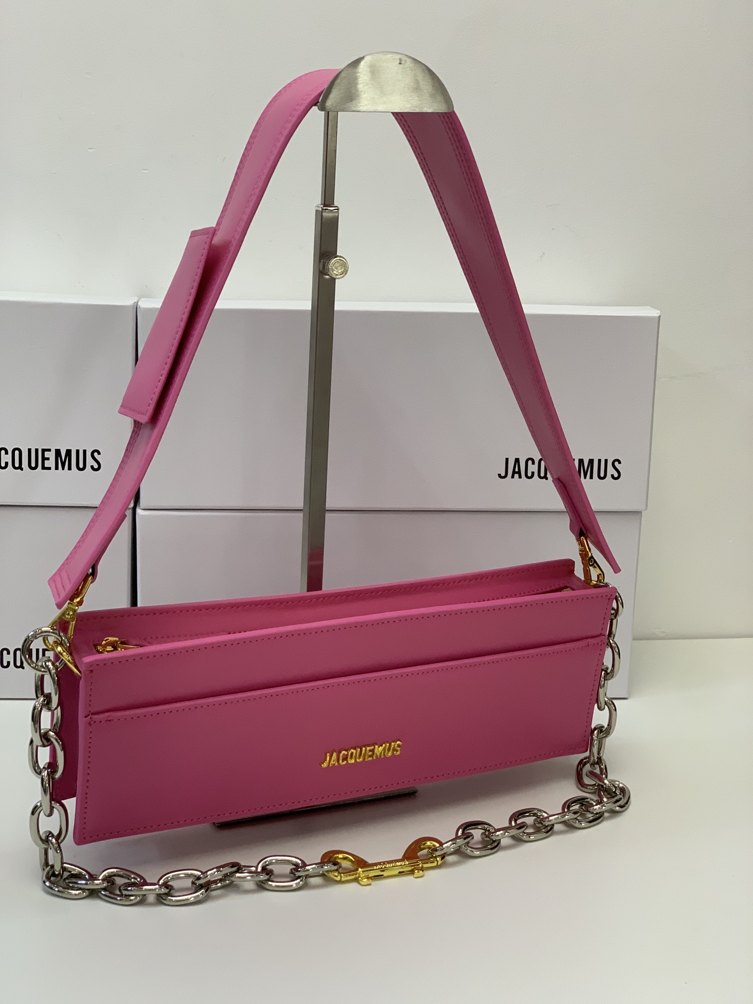 Jacquemus Leather Shoulder Bag – Pink Shoulder Bags, Handbags – WJQ57028