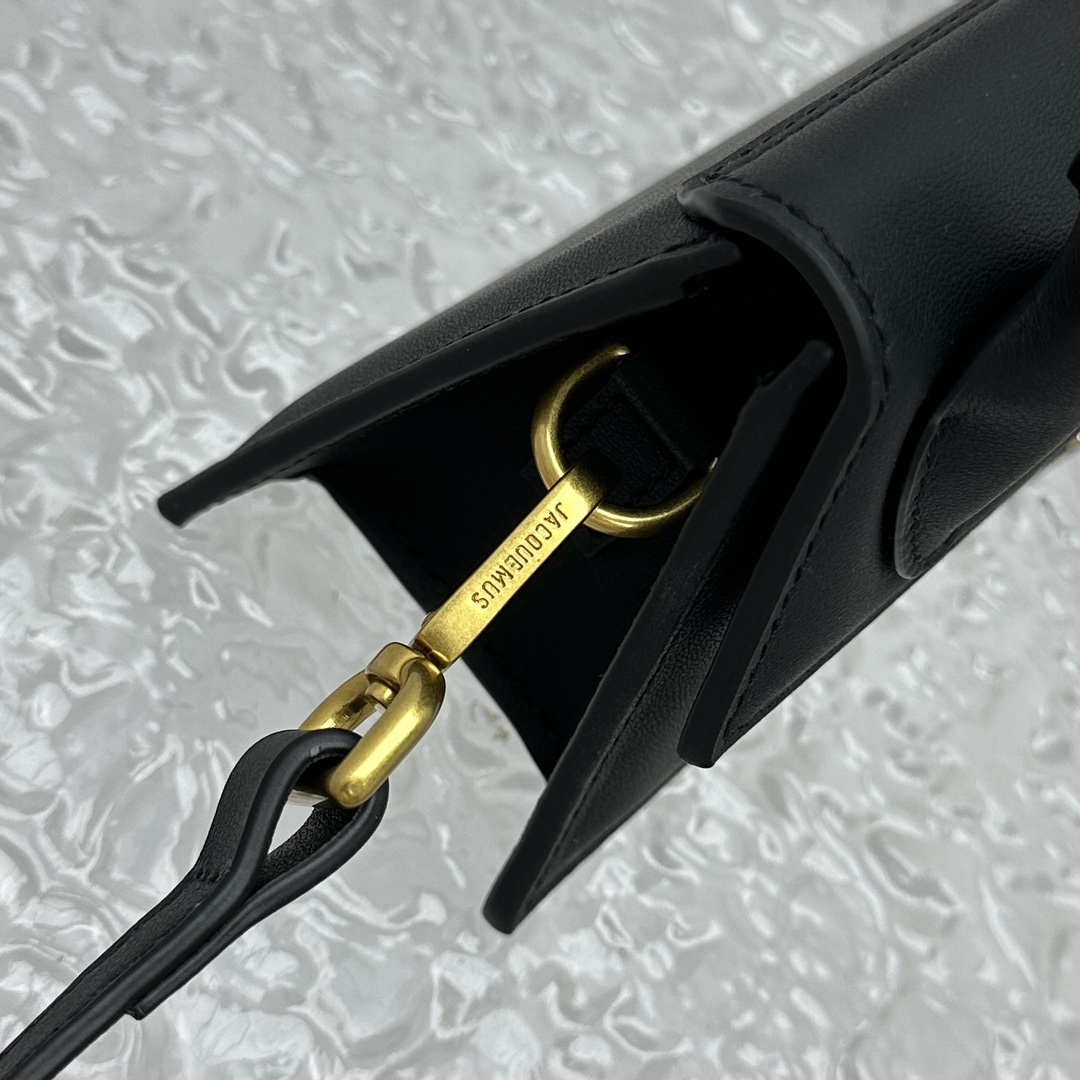 Jacquemus Le Chiquito Moyen Handbag In Black