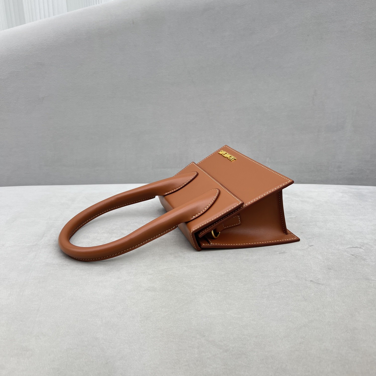 JACQUEMUS Smooth Calfskin Le Chiquito Moyen Light Brown