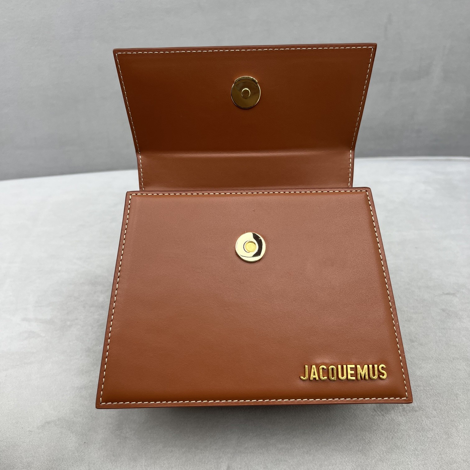 JACQUEMUS Smooth Calfskin Le Chiquito Moyen Light Brown
