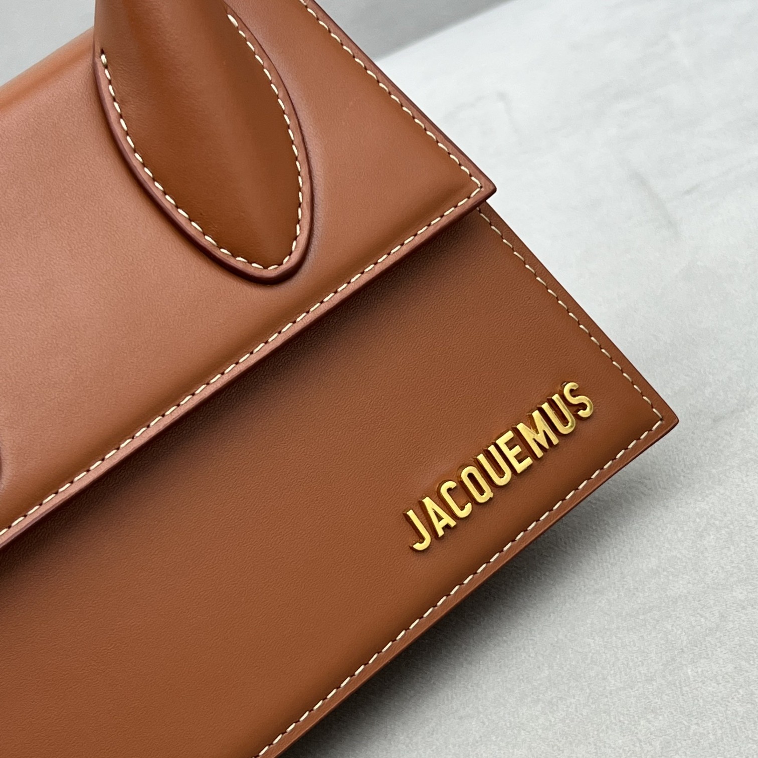JACQUEMUS Smooth Calfskin Le Chiquito Moyen Light Brown