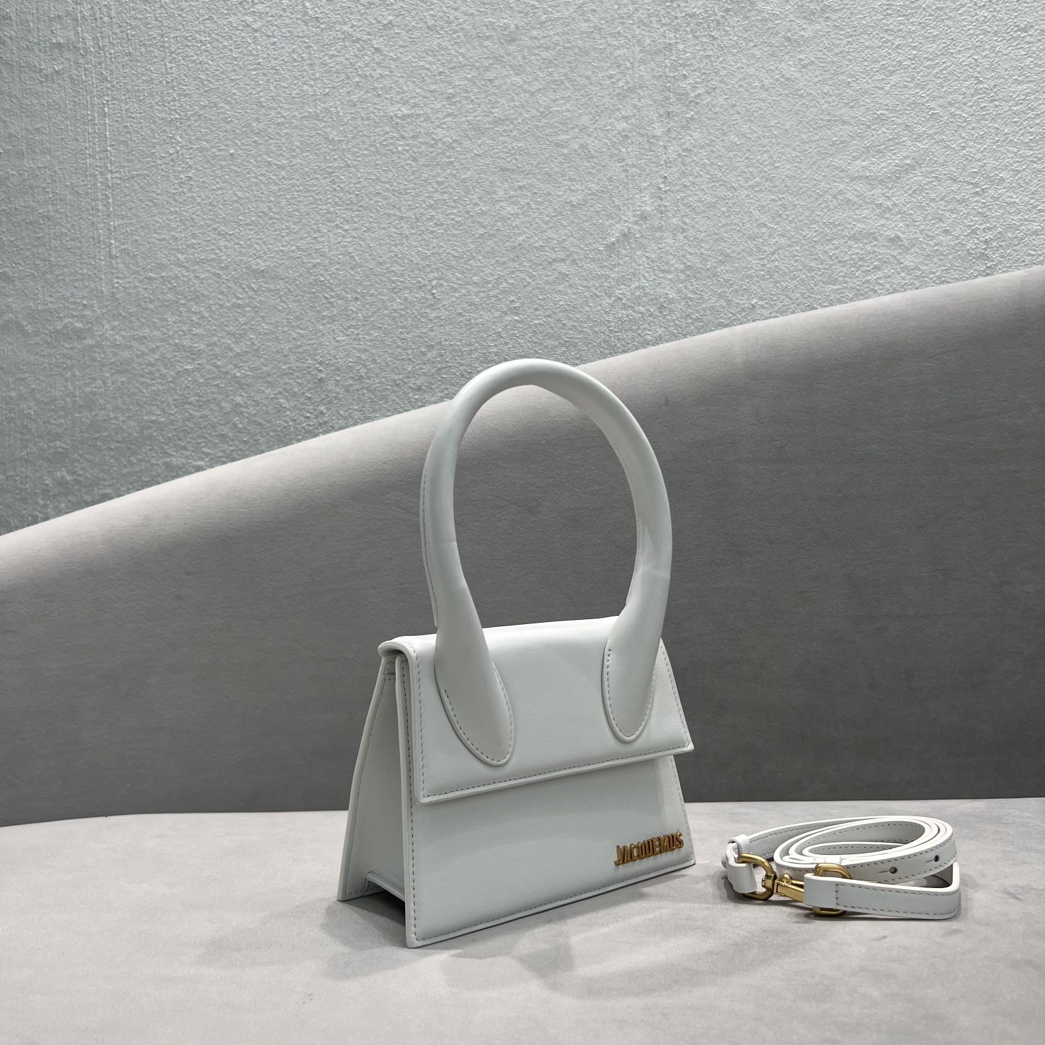 Chiquito leather handbag Jacquemus White in Leather