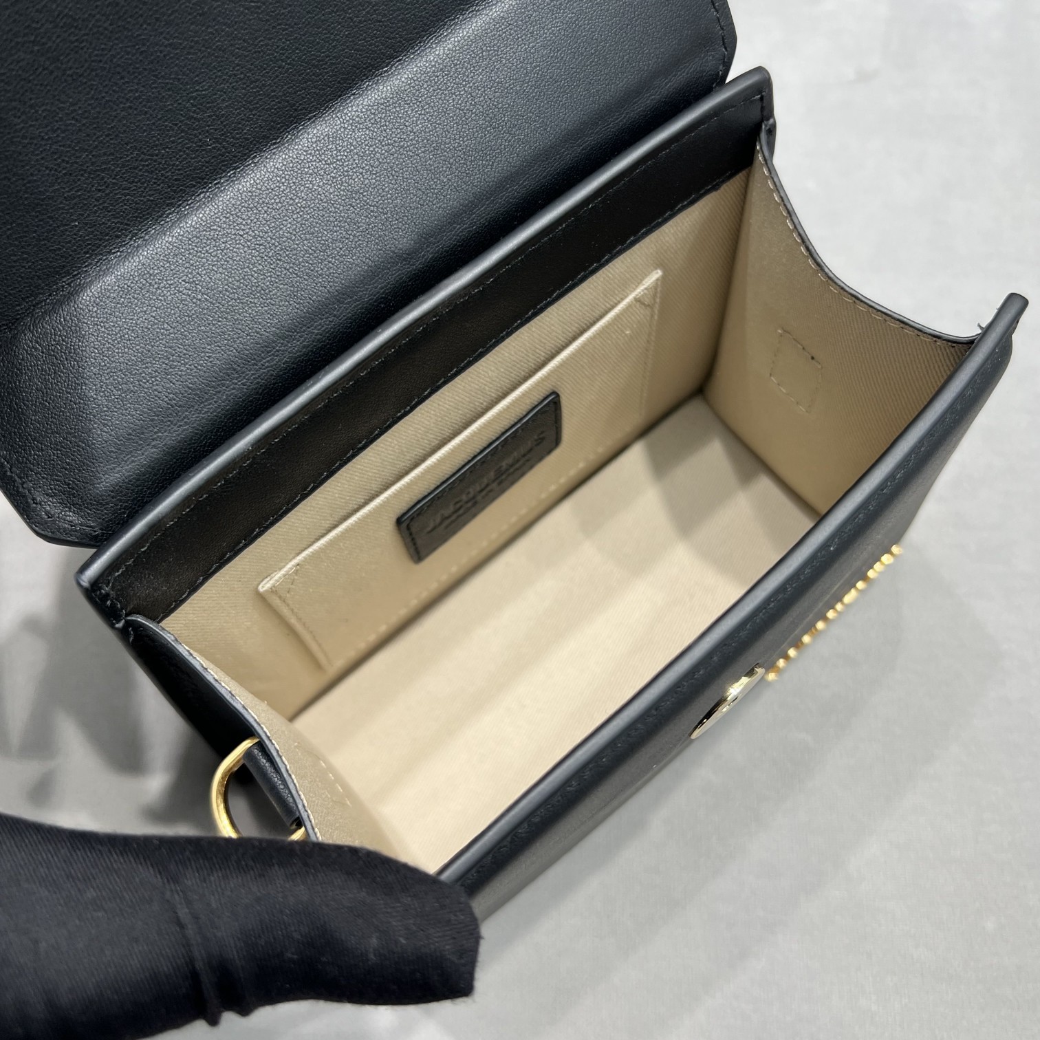 Jacquemus Le Chiquito Moyen Handbag In Black