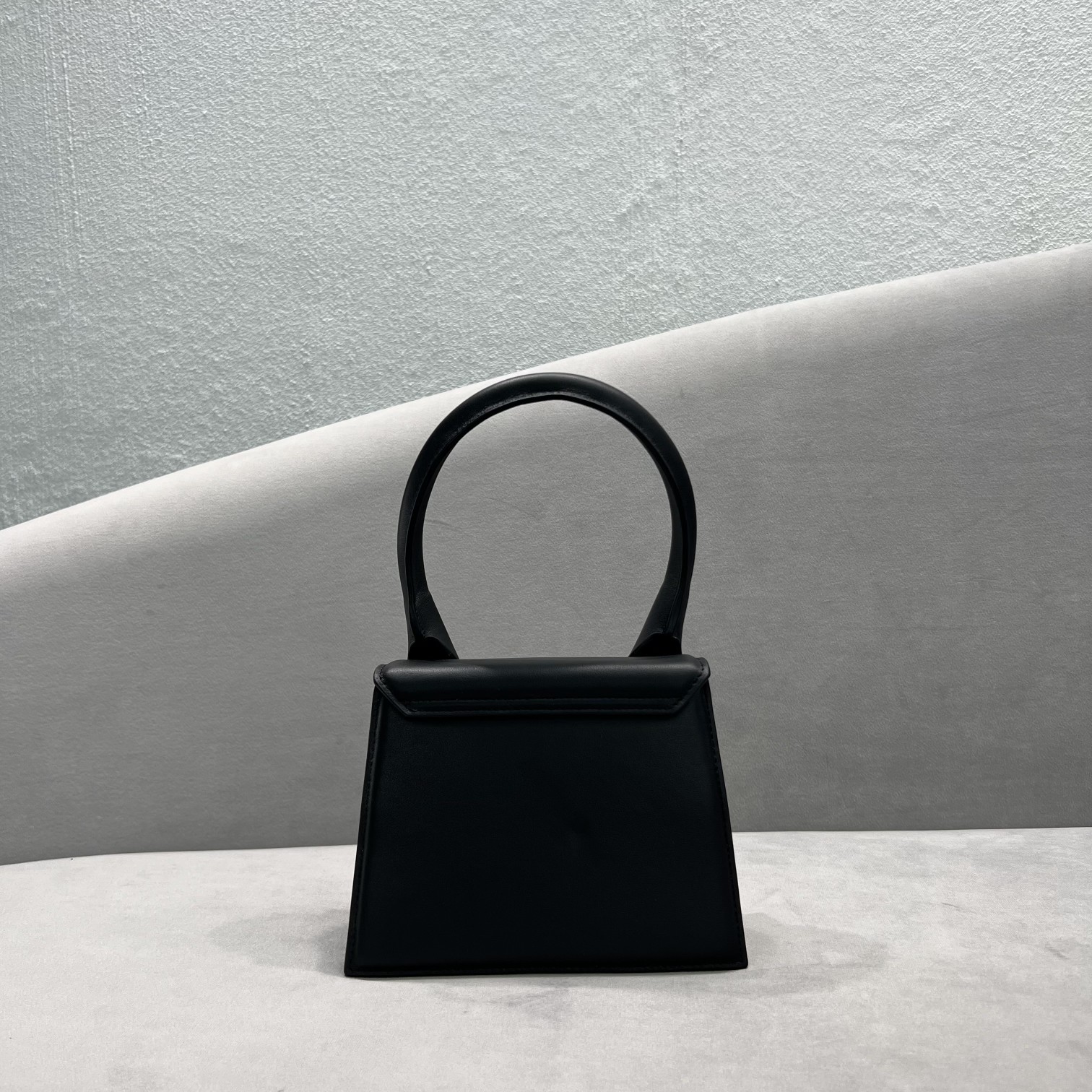 Jacquemus Le Chiquito Moyen Handbag In Black