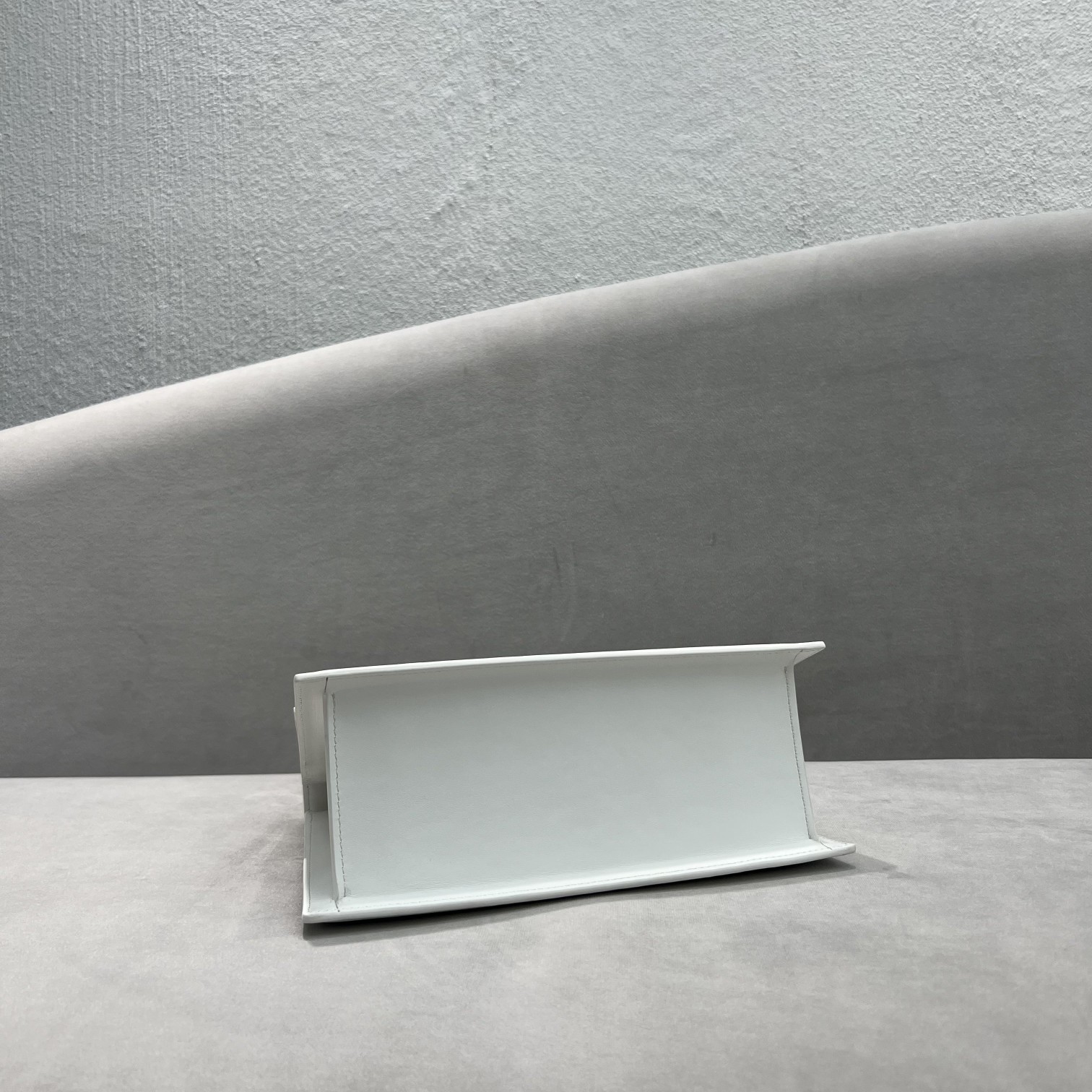 Le grand chiquito leather clutch bag Jacquemus bag in white