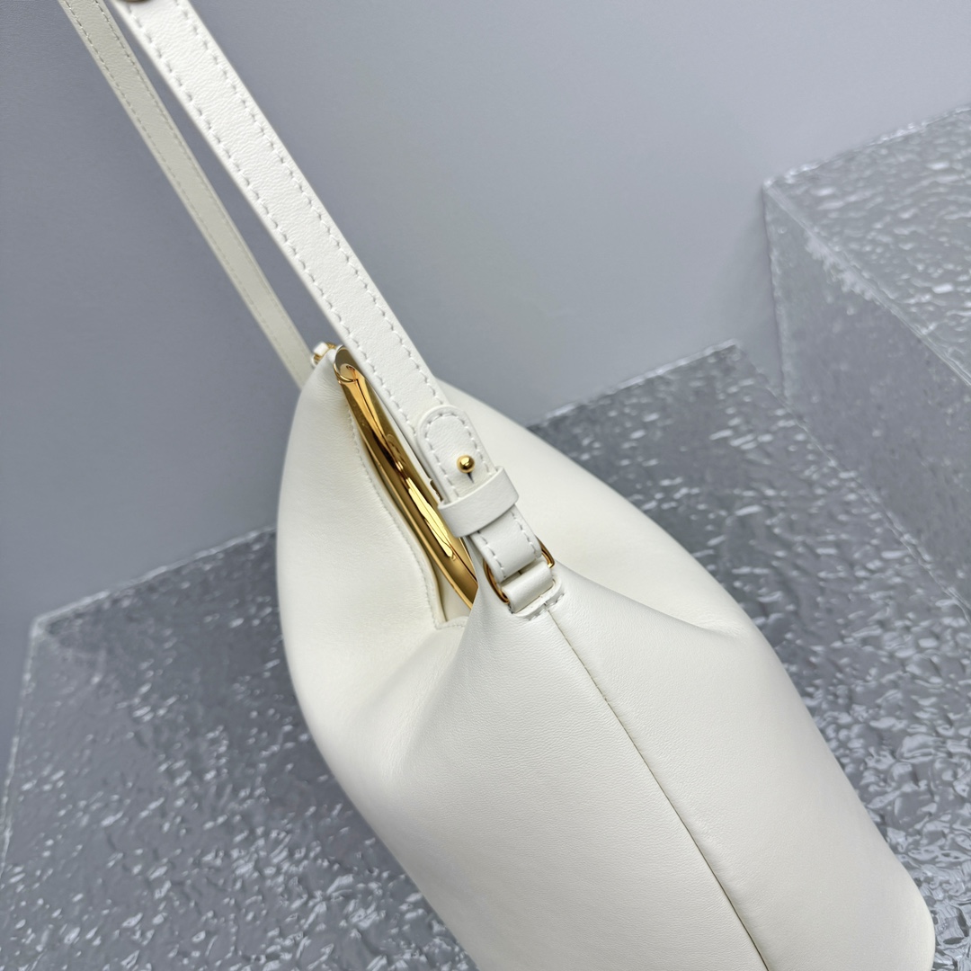 Jacquemus Le Calino leather tote bag in white Jacquemus 019114
