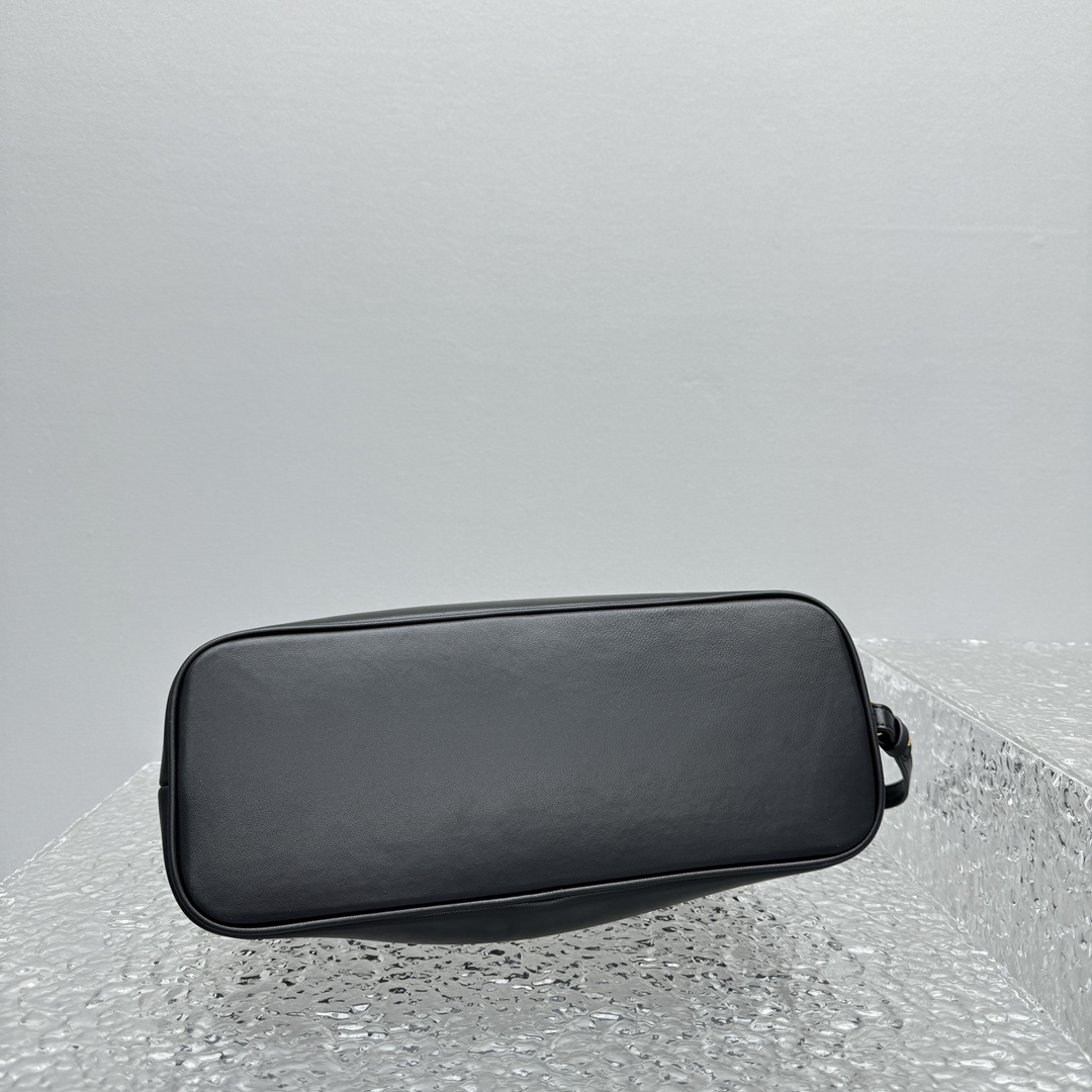 JACQUEMUS Lambskin Le Calino Ring Top Handle Bag Black 1625181