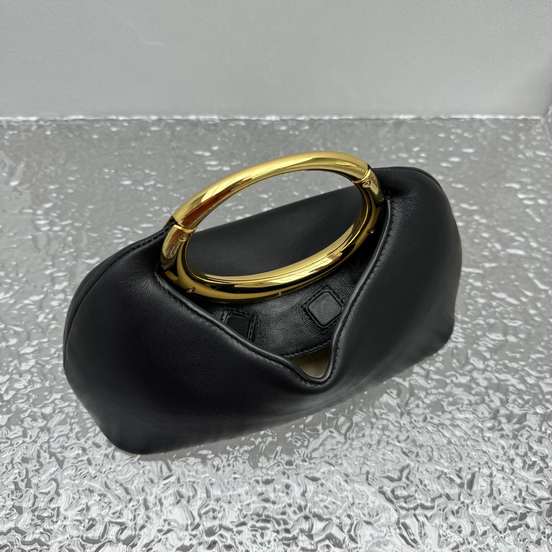 Jacquemus The Small Calino In Black  Jacquemus 019512