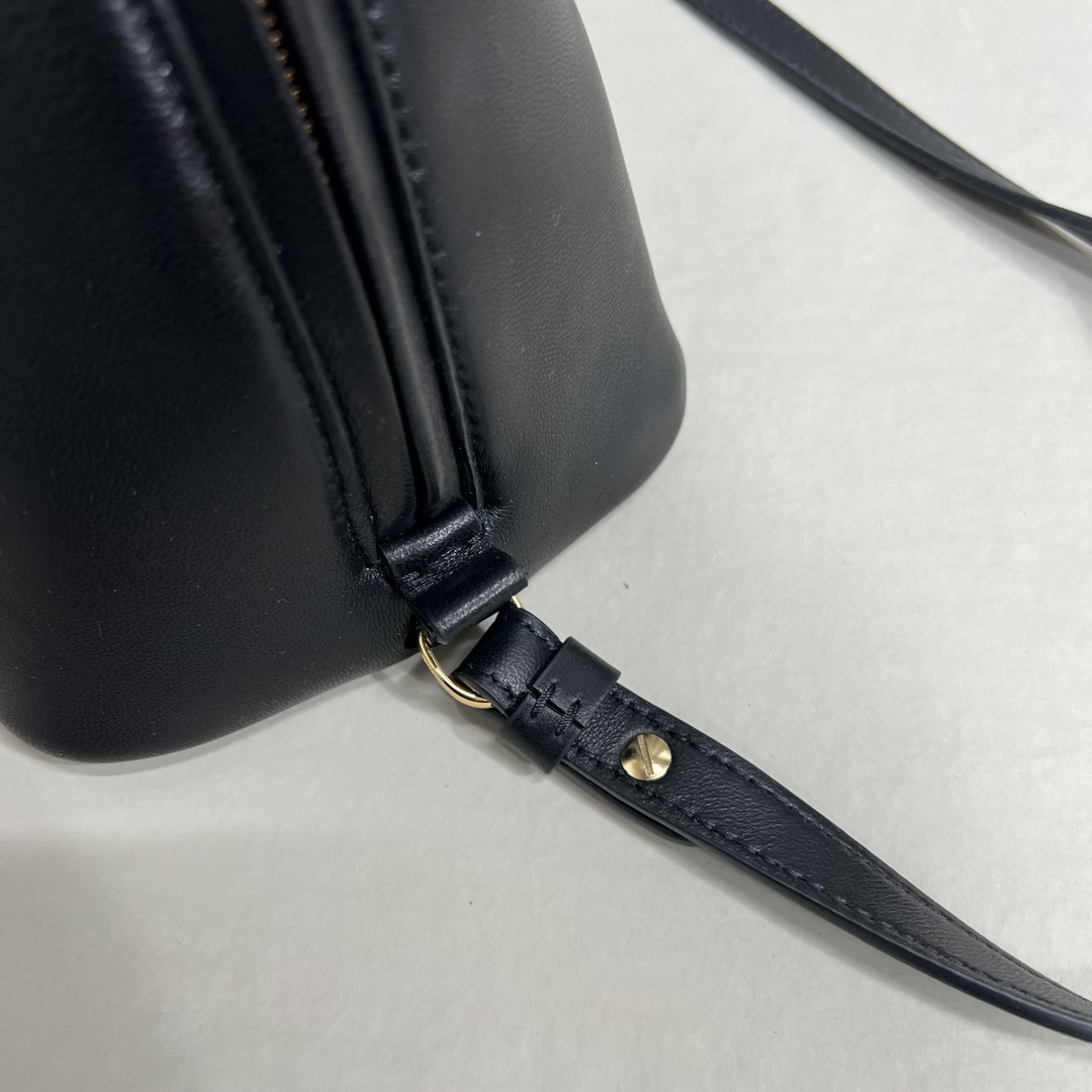 Jacquemus Le Porte Calino Leather Top Handle Bag in black