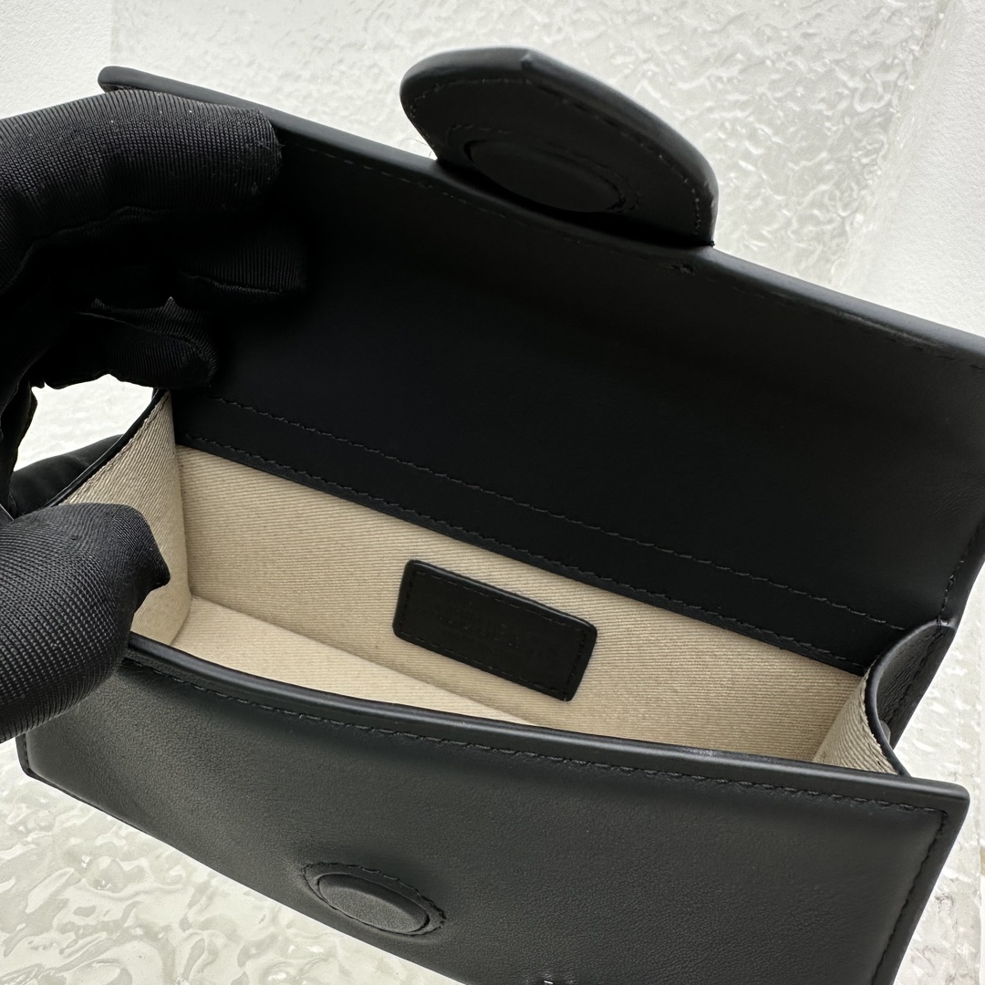 JACQUEMUS Le Grand Bambino bag in black leather