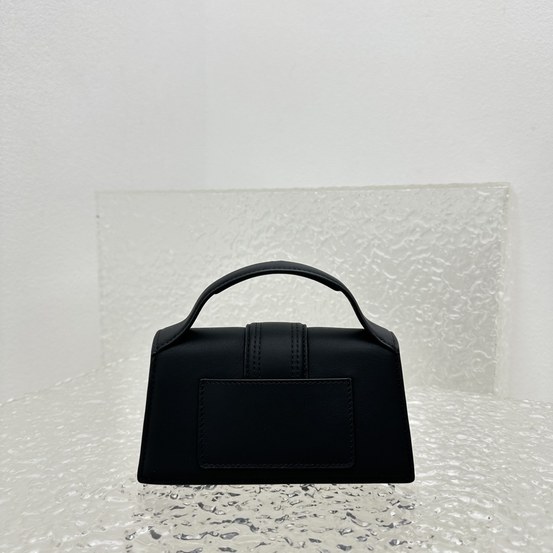 JACQUEMUS Le Grand Bambino bag in black leather