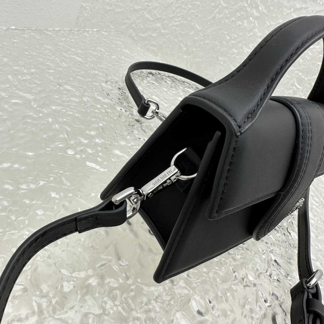 JACQUEMUS Le Grand Bambino bag in black leather