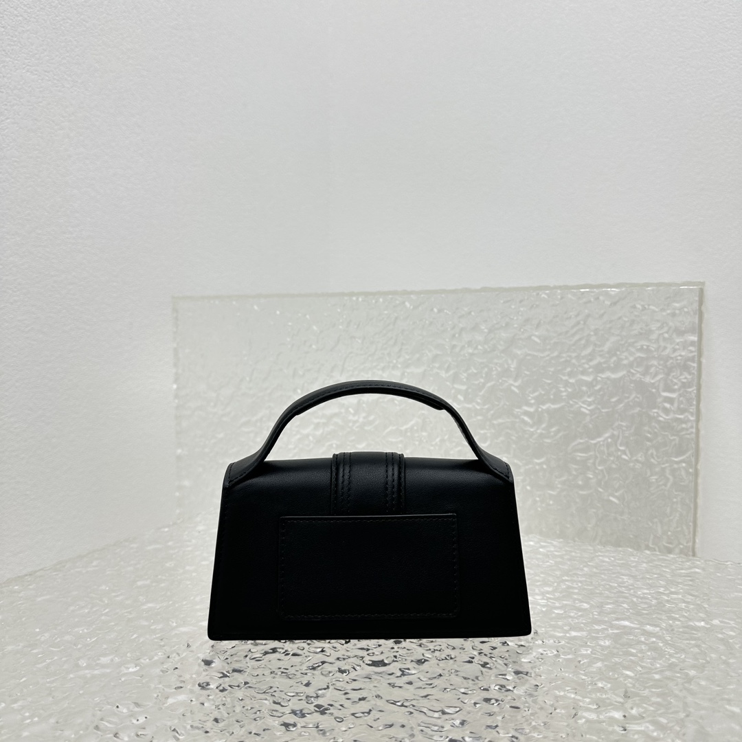 JACQUEMUS Smooth Calfskin Le Bambino Black 1679157