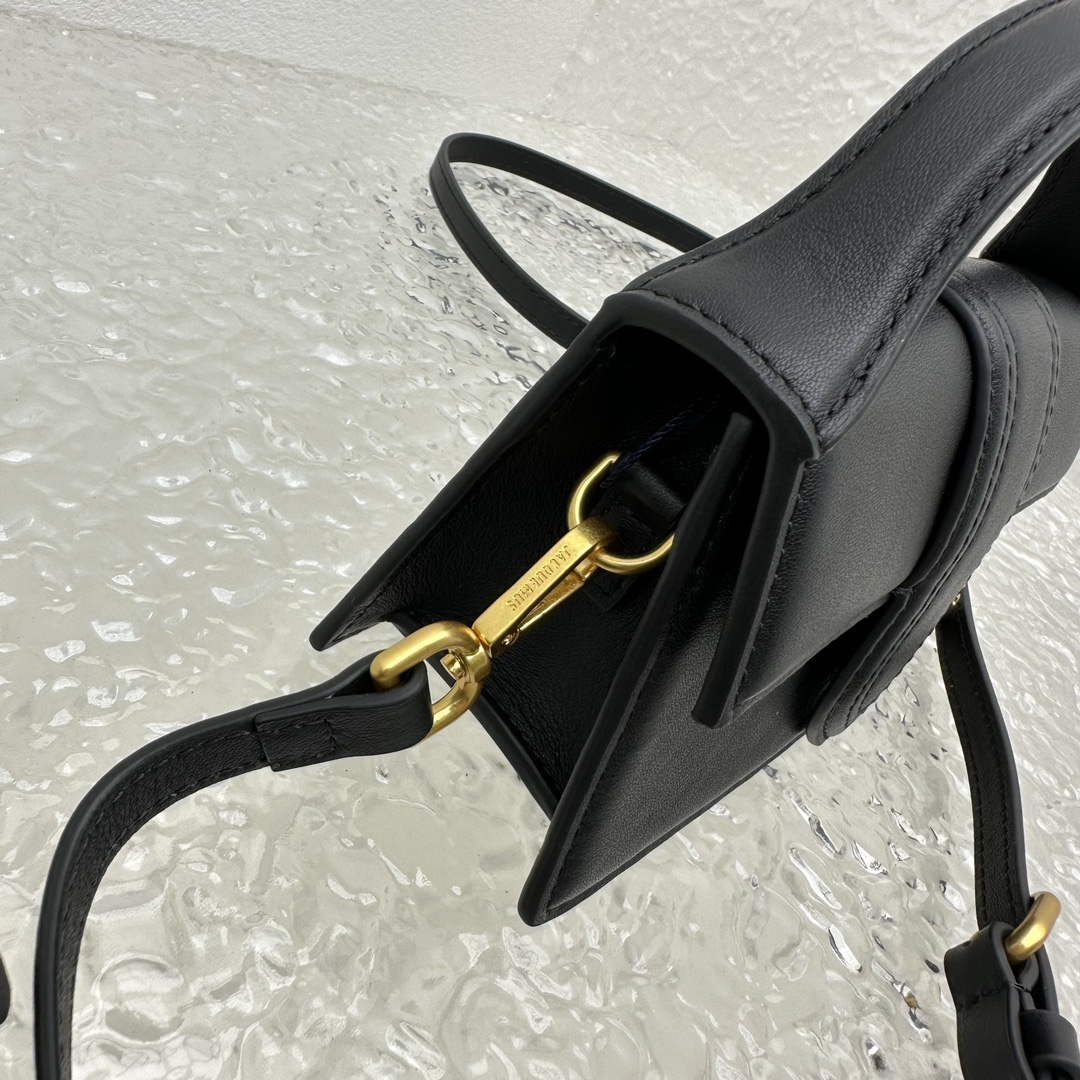 JACQUEMUS Smooth Calfskin Le Bambino Black 1679157