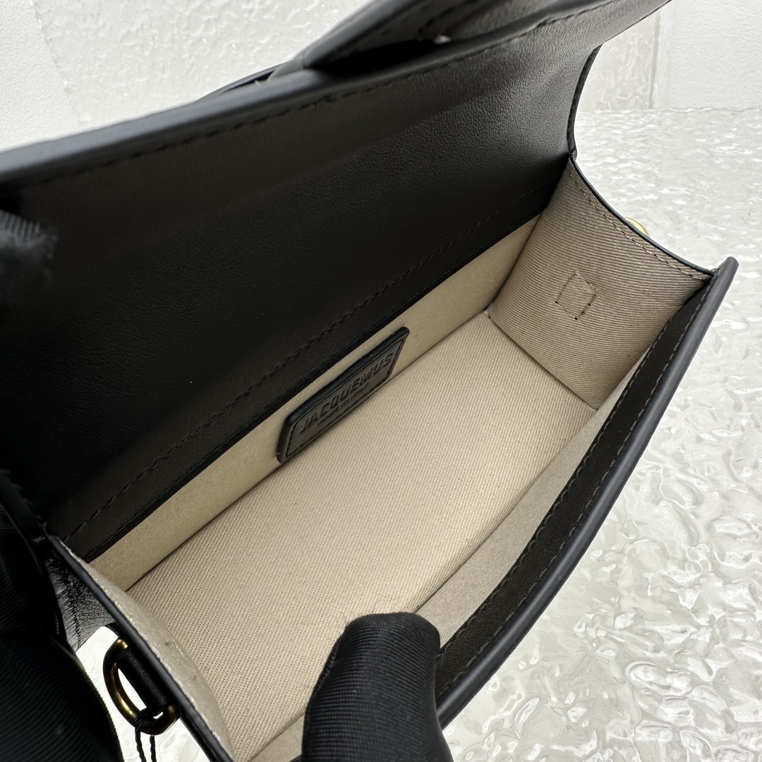 JACQUEMUS Smooth Calfskin Le Bambino Black 1679157