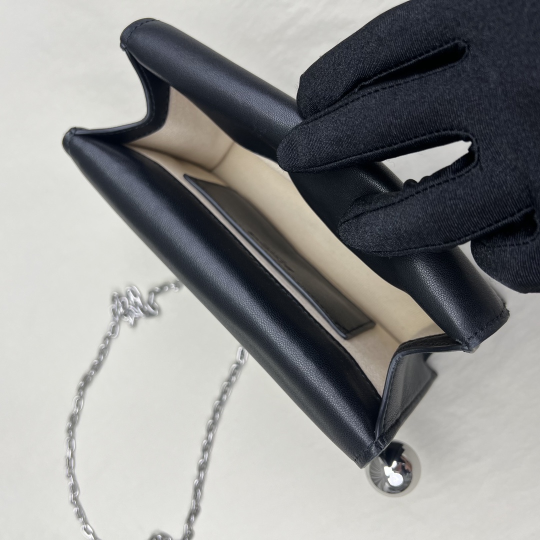 Jacquemus The Small Rond Carrã Clutch Bag in Black  Jacquemus 02289