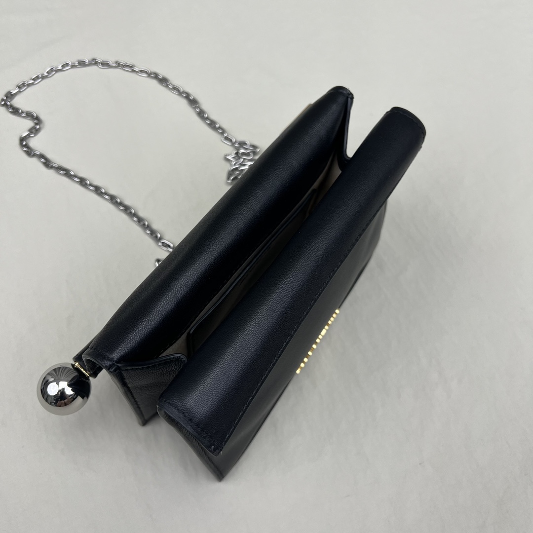 Jacquemus The Small Rond Carrã Clutch Bag in Black  Jacquemus 02289
