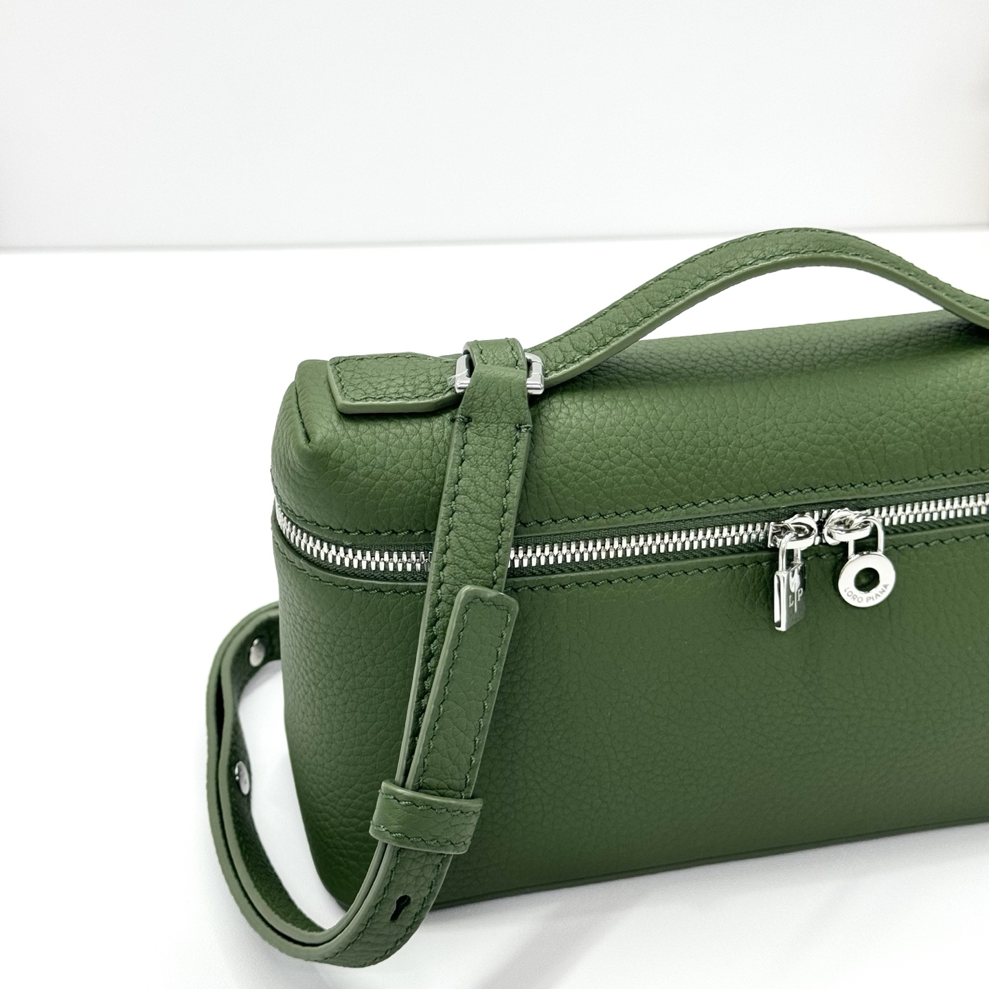 Leather handbag Loro Piana Green in Leather - 42043951
