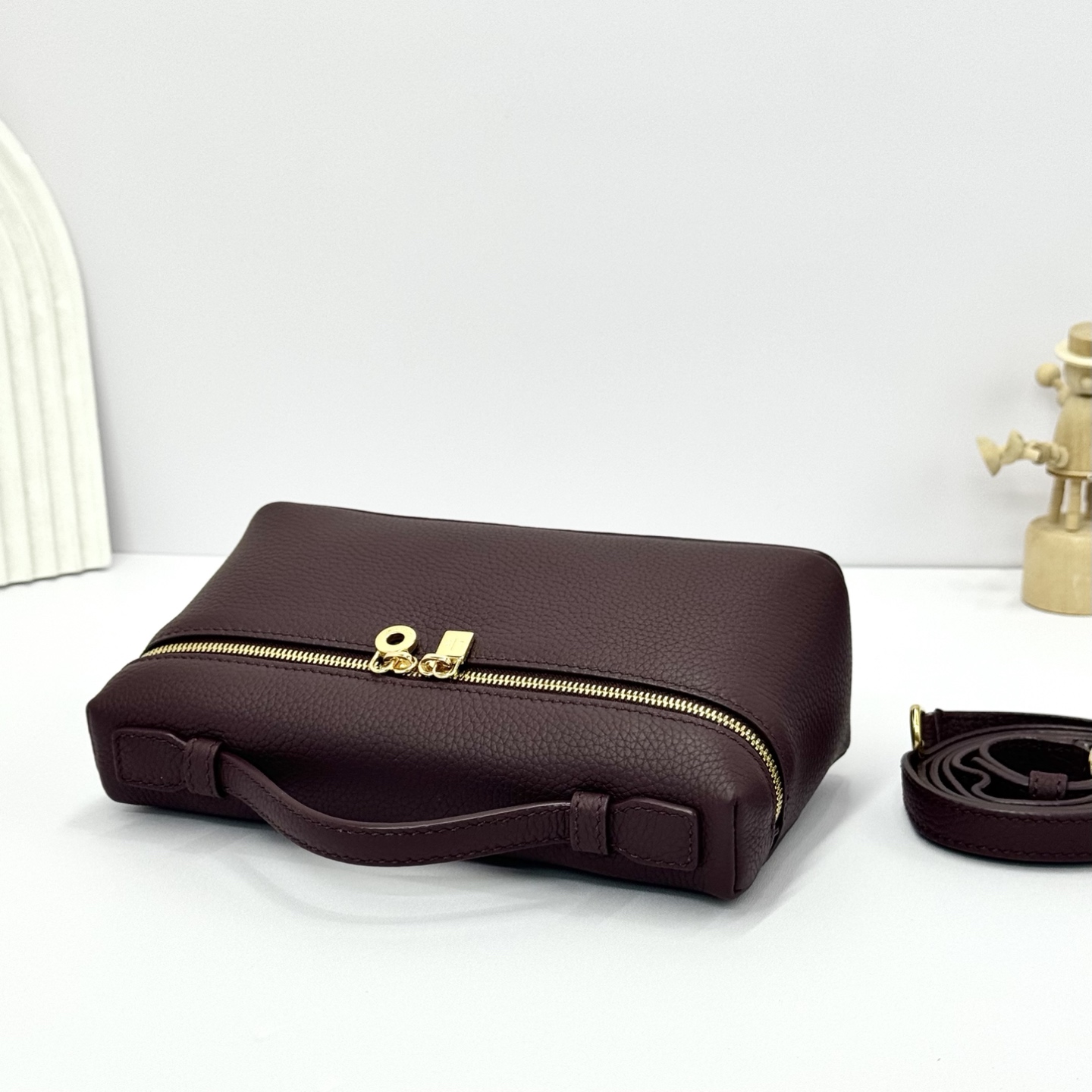 Extra pocket leather handbag Loro Piana Burgundy in Leather