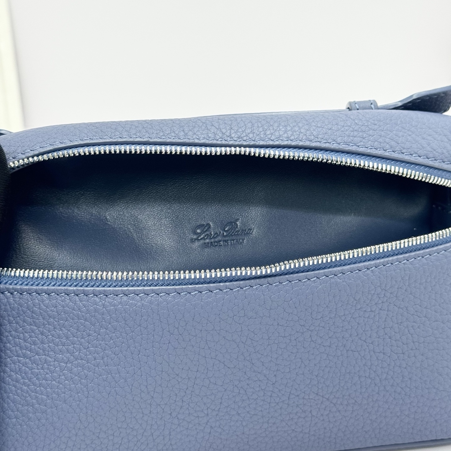 Loro Piana Extra Pocket LP19 L19 Blue SHW with receipt 2024, booklet,