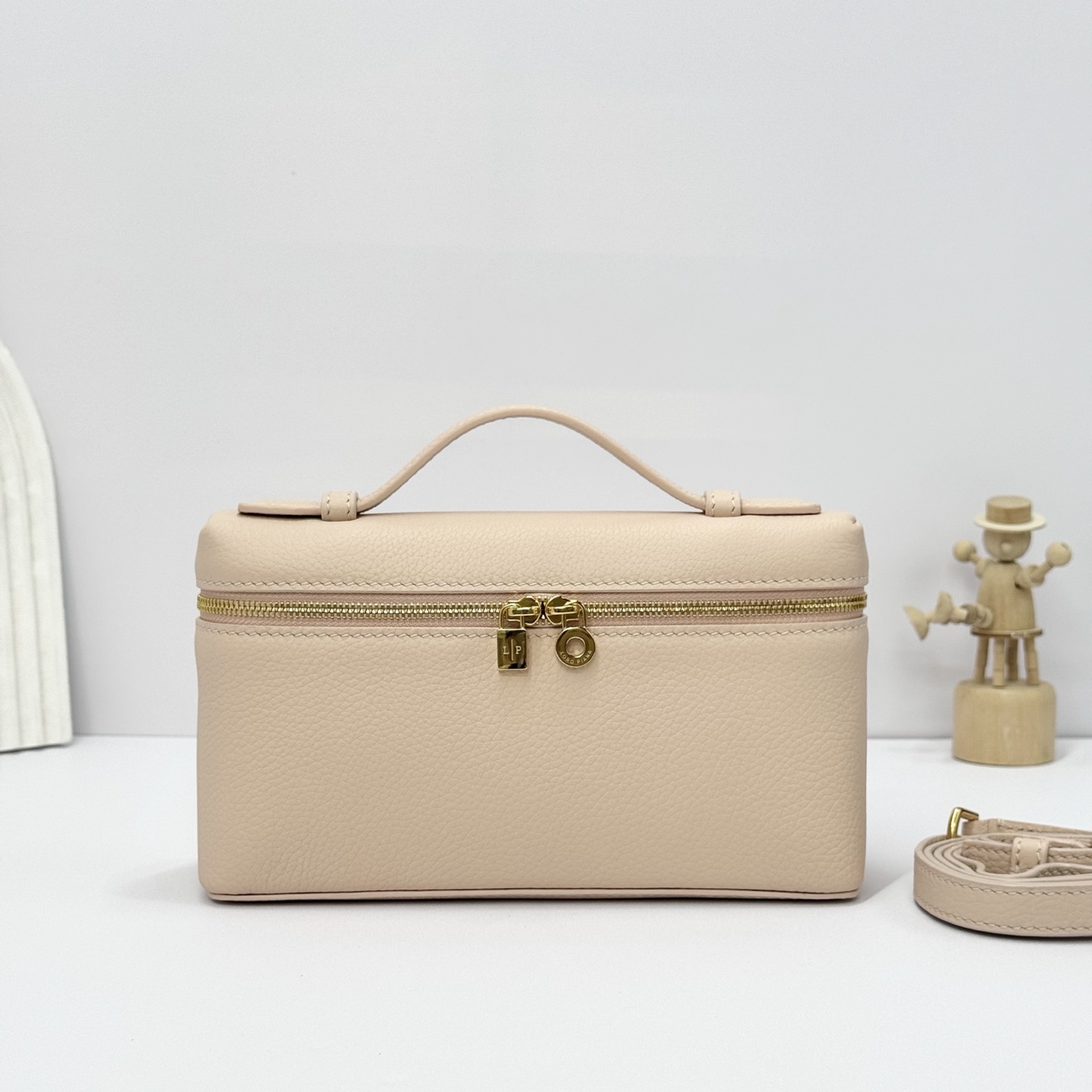 Loro Piana Extra-Tasche L19 in Creamed Honey / Gold Hardwar