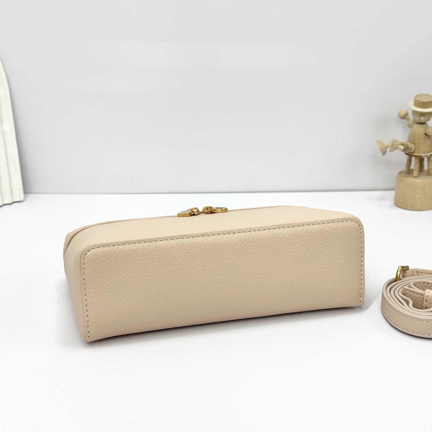 Loro Piana Extra-Tasche L19 in Creamed Honey / Gold Hardwar