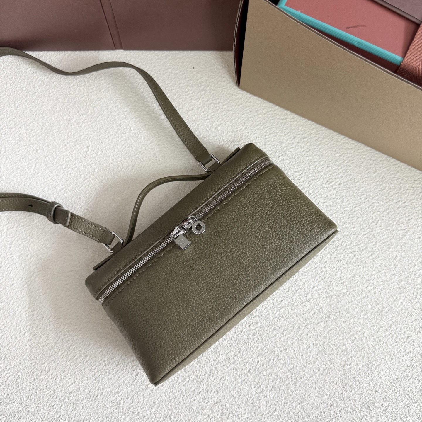 Loro Piana Extra Pocket L19 Ostrich Leather Color Whisper green