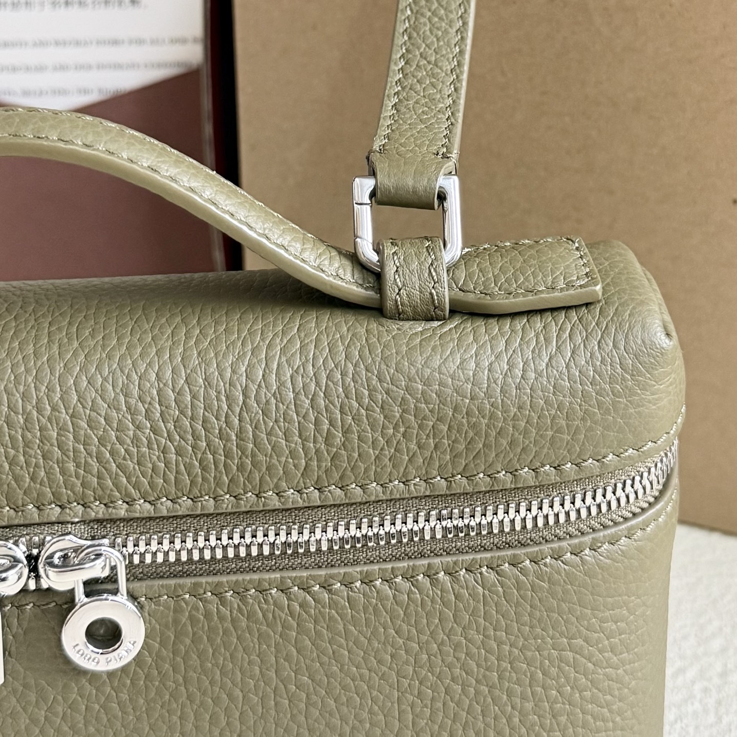 Loro Piana Extra Pocket L19 Ostrich Leather Color Whisper green