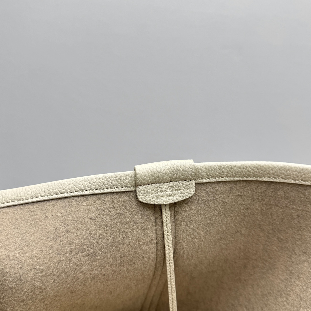 Loro Piana Ghiera calfskin-leather Shopper Bag | Neutral