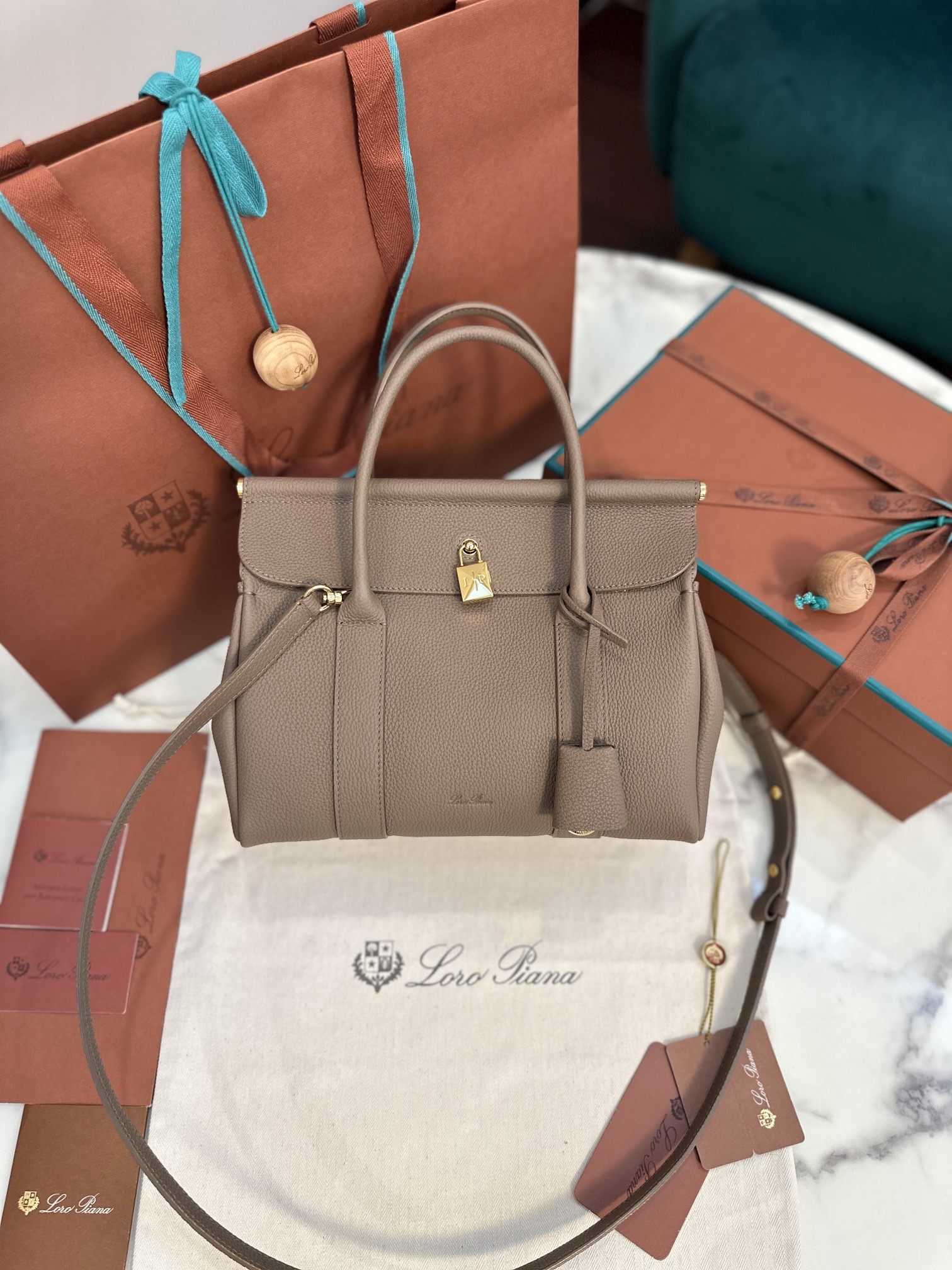 Loro Piana Loom bag L25 Calfskin brown/Sun Gold | Loro Piana FR