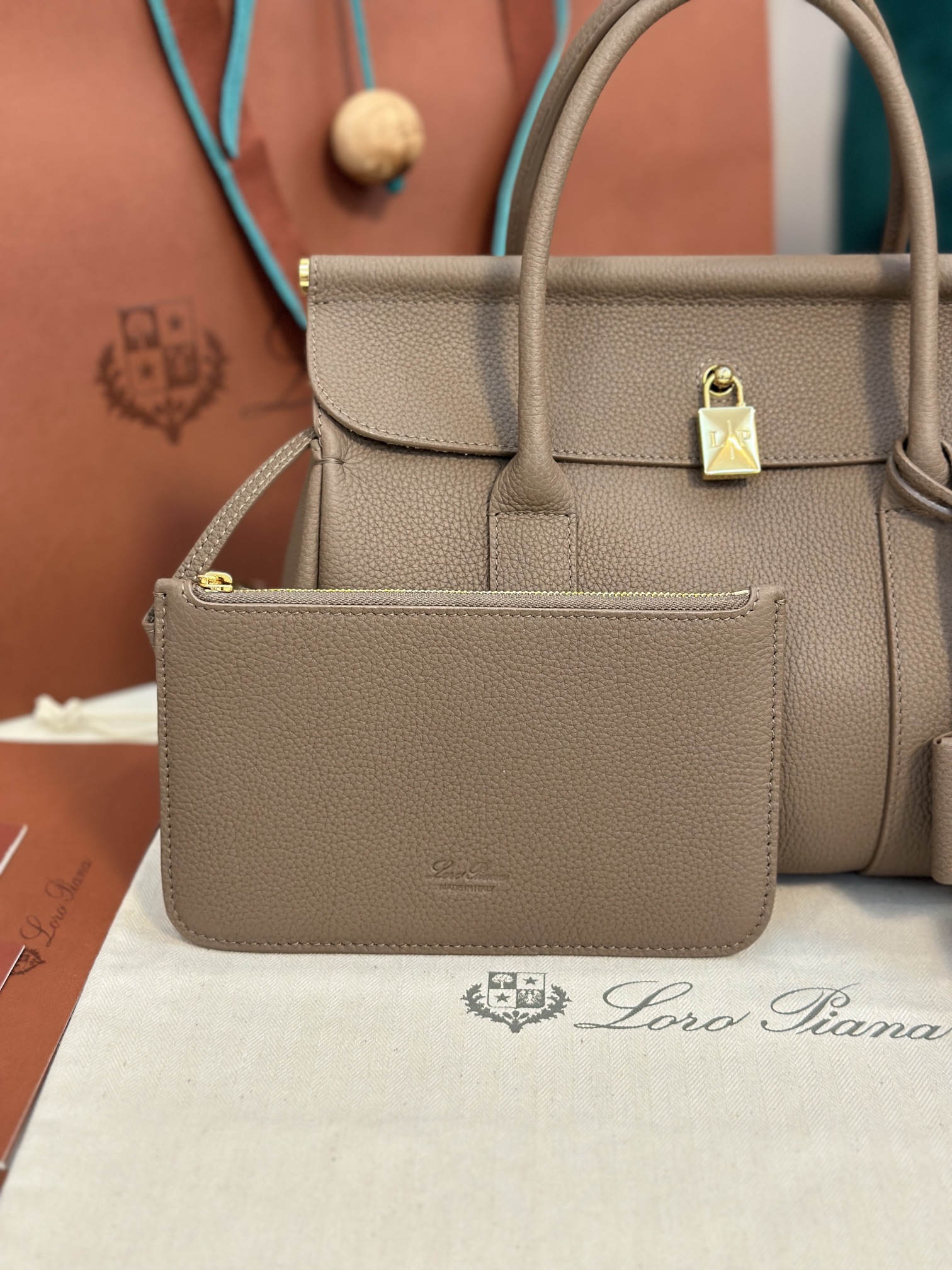 Loro Piana Loom bag L25 Calfskin brown/Sun Gold | Loro Piana FR