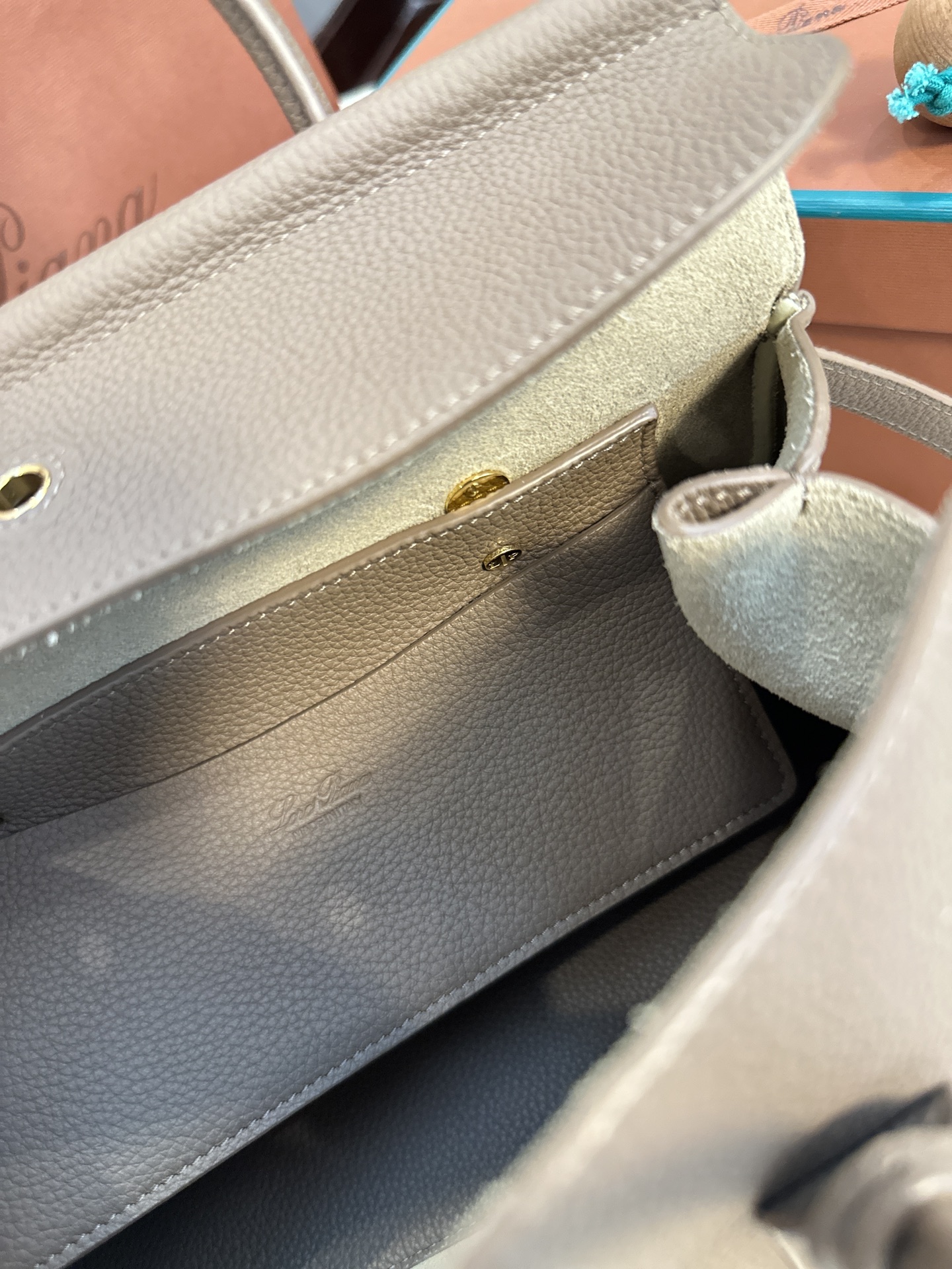 Loro Piana Loom bag L25 Calfskin brown/Sun Gold | Loro Piana FR