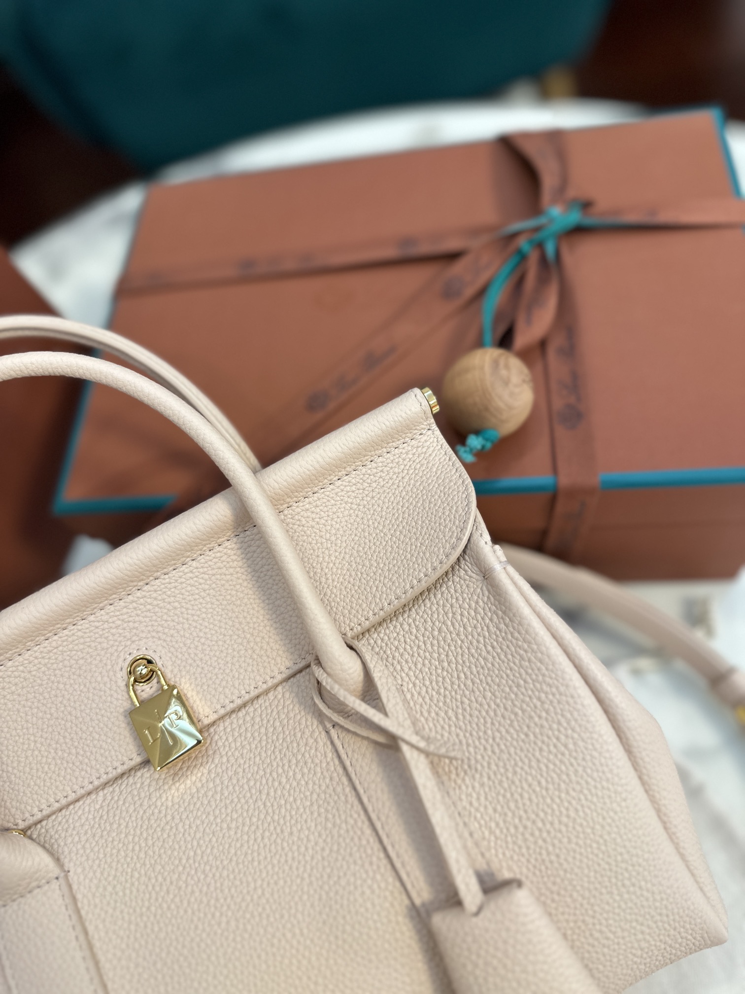 Loro Piana Loom bag L25 Calfskin pink/Sun Gold | Loro Piana FR