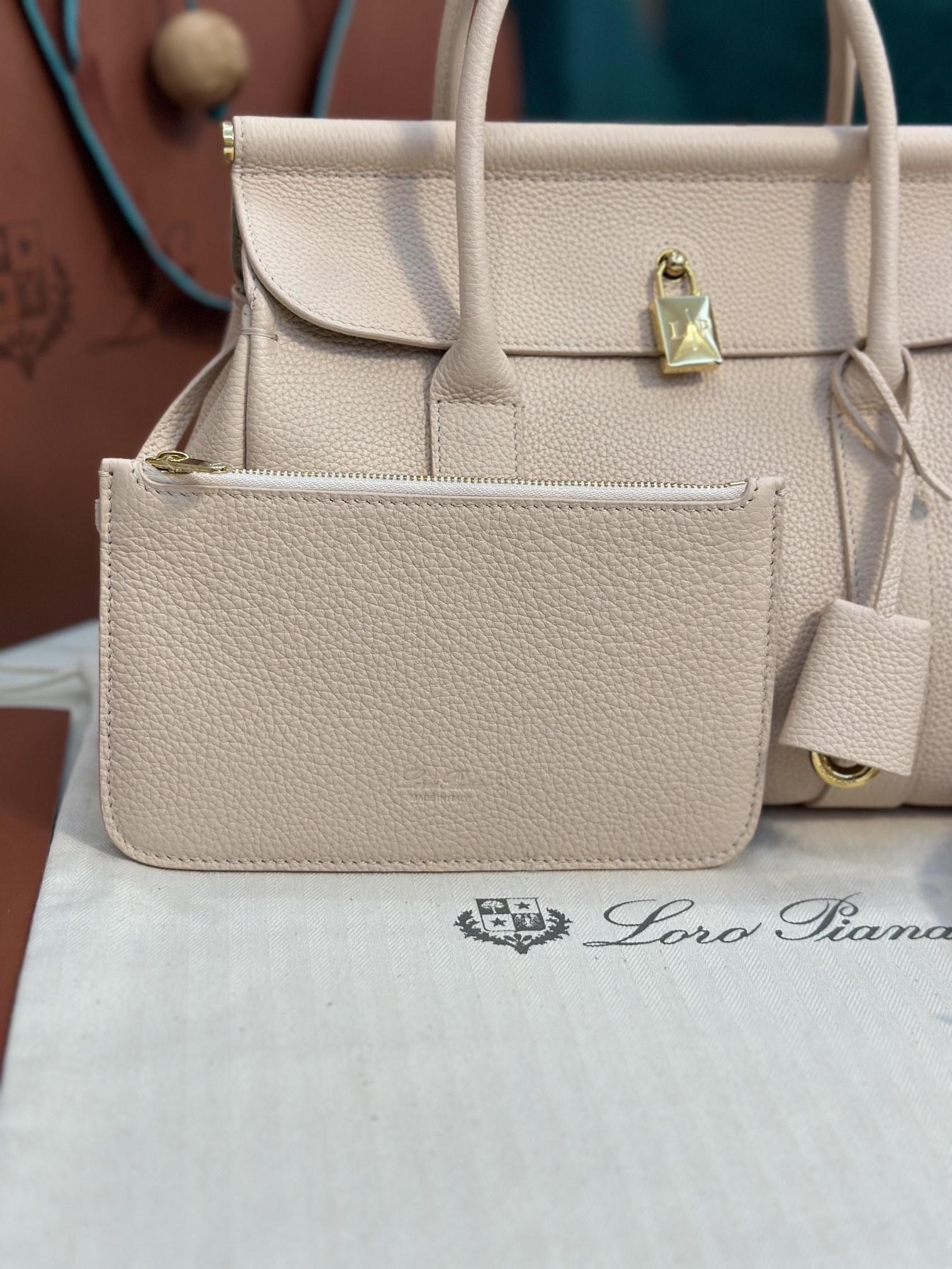 Loro Piana Loom bag L25 Calfskin pink/Sun Gold | Loro Piana FR