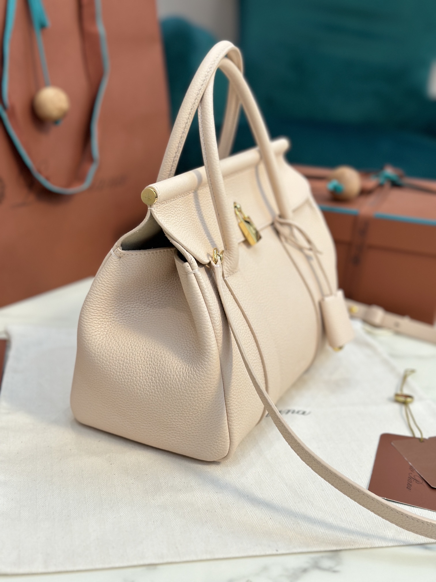Loro Piana Loom bag L25 Calfskin pink/Sun Gold | Loro Piana FR
