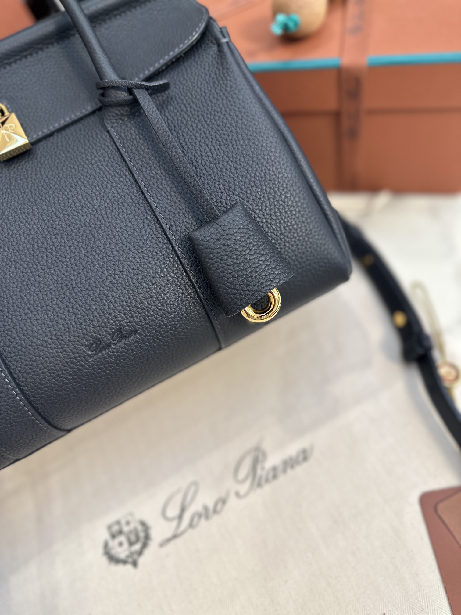 Loro Piana Loom bag L25 Calfskin Black/Sun Gold | Loro Piana