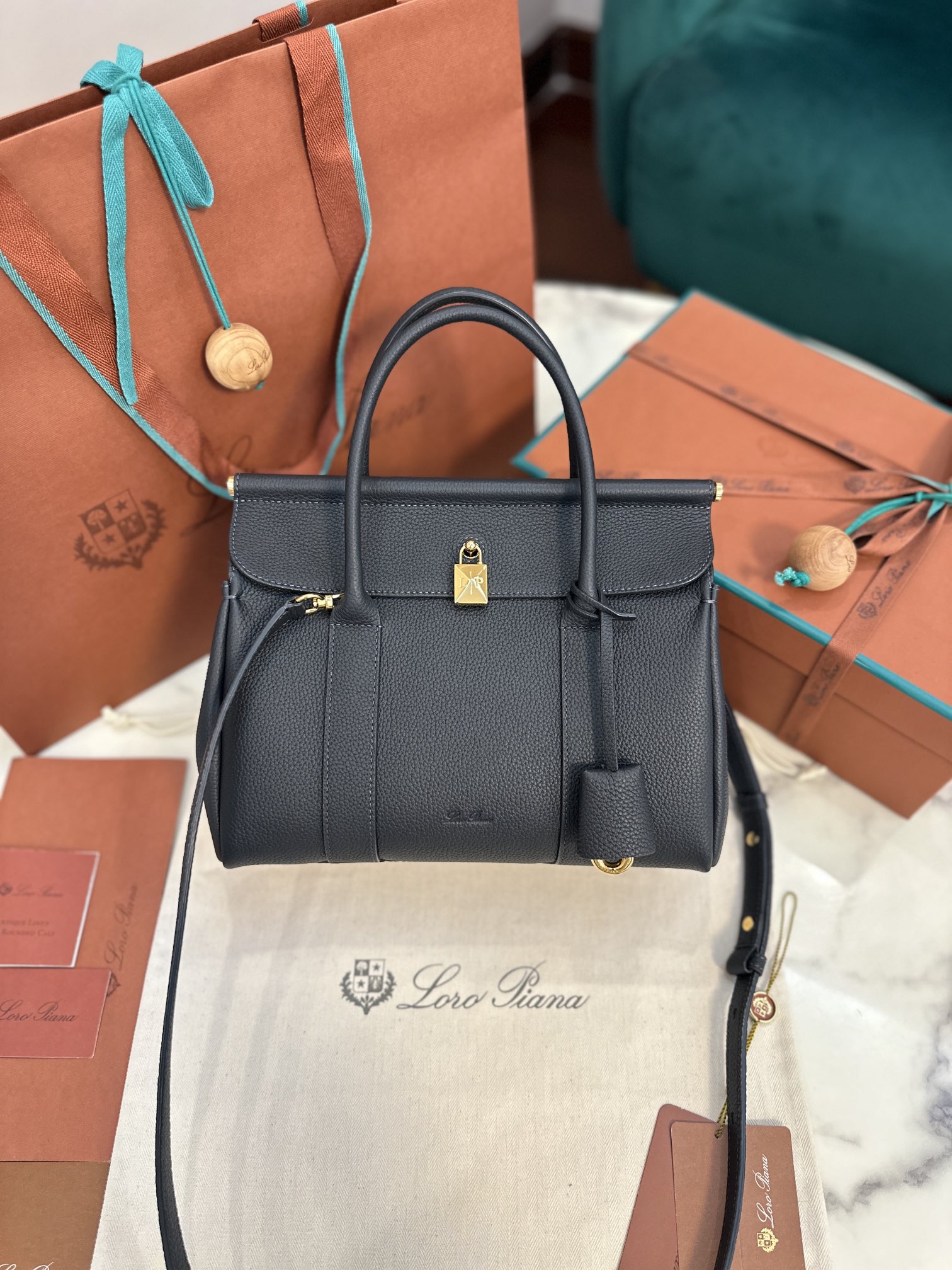 Loro Piana Loom bag L25 Calfskin Black/Sun Gold | Loro Piana