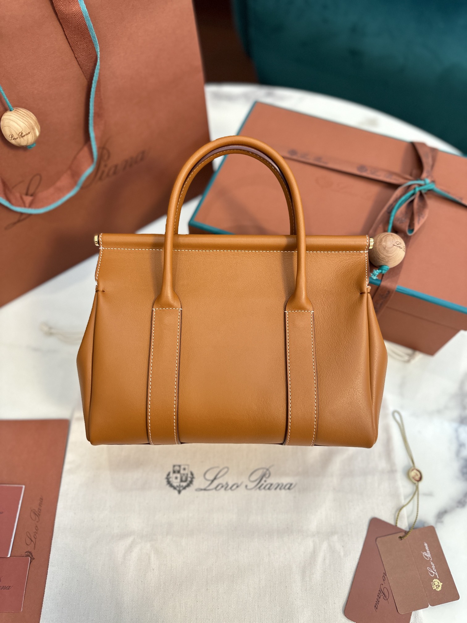 Loro Piana Loom bag L25 Calfskin Warm Tan/Sun Gold | Loro Piana FR