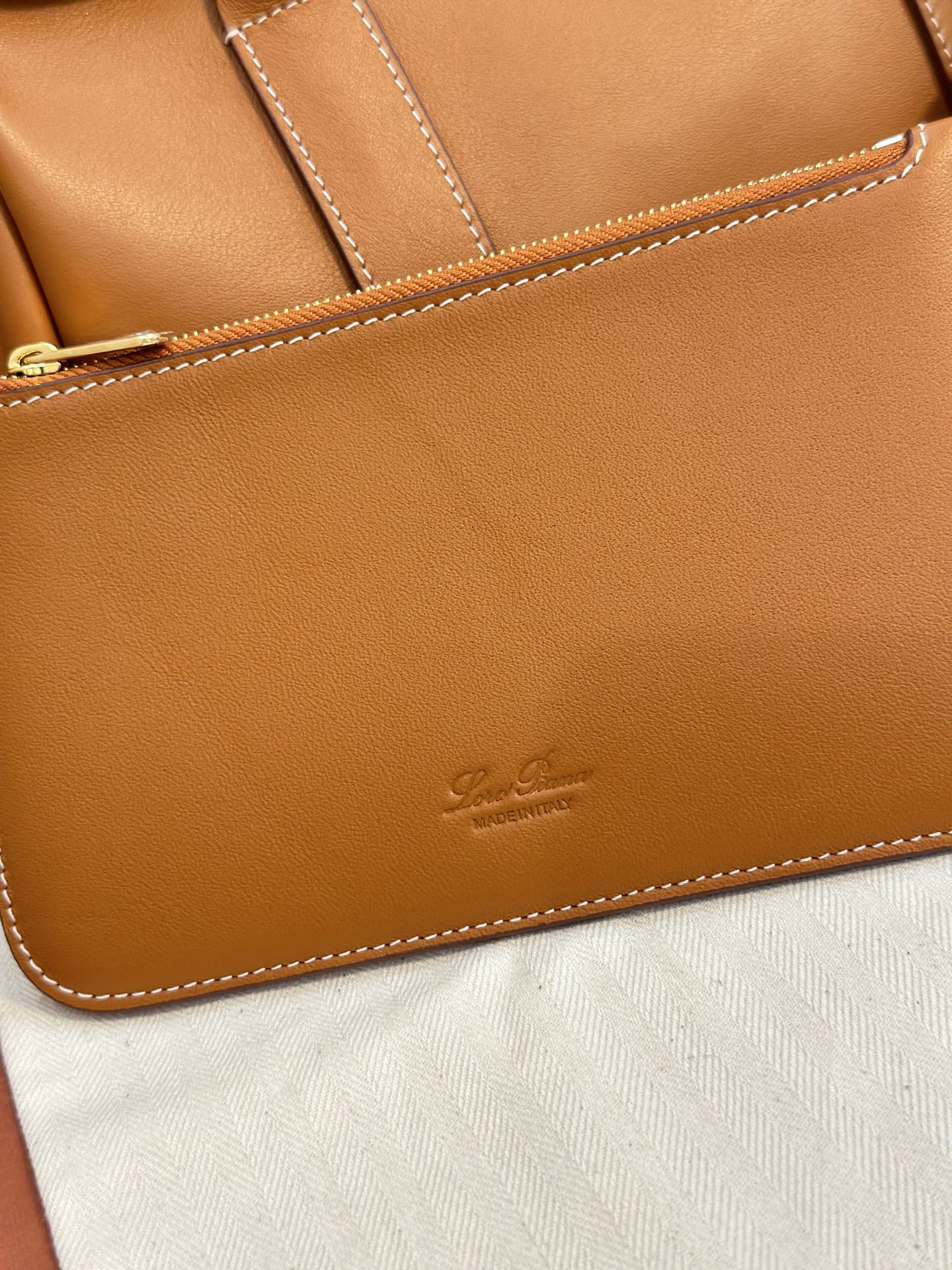 Loro Piana Loom bag L25 Calfskin Warm Tan/Sun Gold | Loro Piana FR