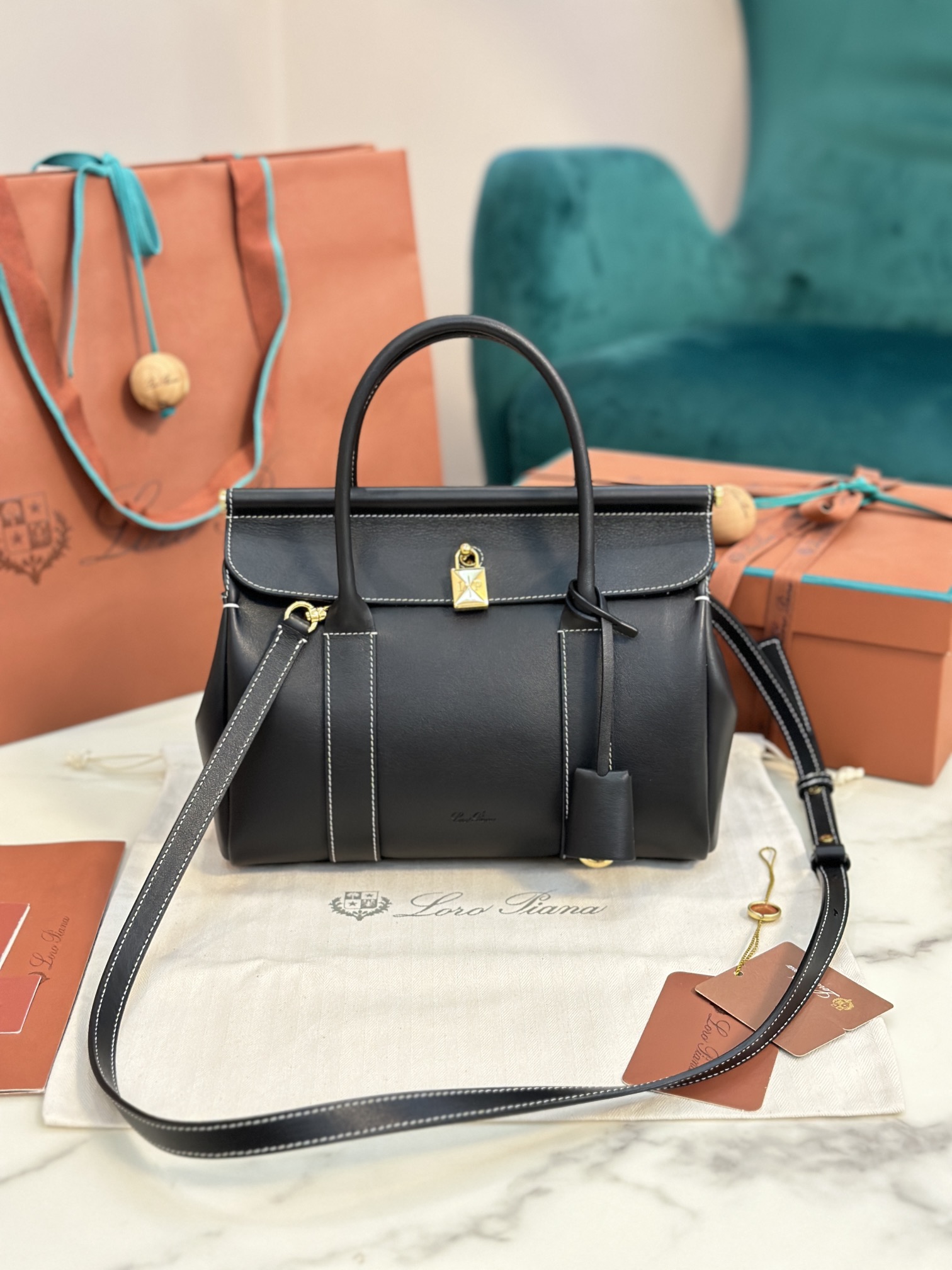 Loro Piana Loom bag L32 Smooth Calfskin Black | Loro Piana CY