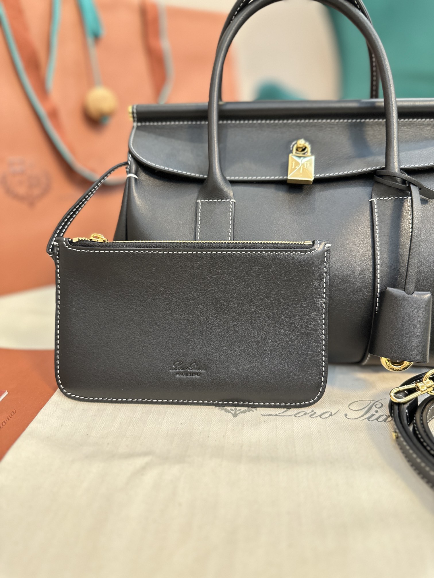 Loro Piana Loom bag L32 Smooth Calfskin Black | Loro Piana CY