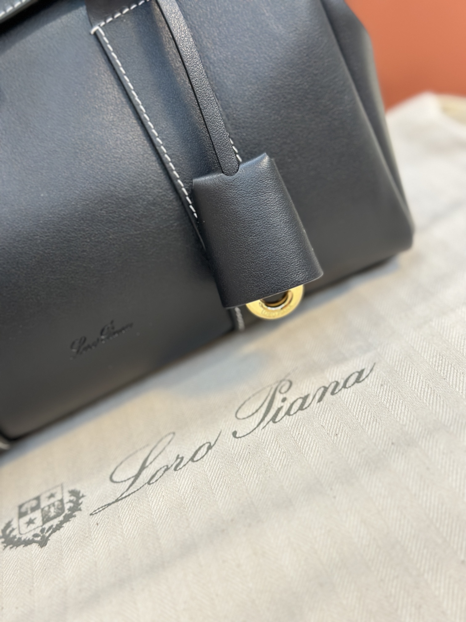 Loro Piana Loom bag L32 Smooth Calfskin Black | Loro Piana CY