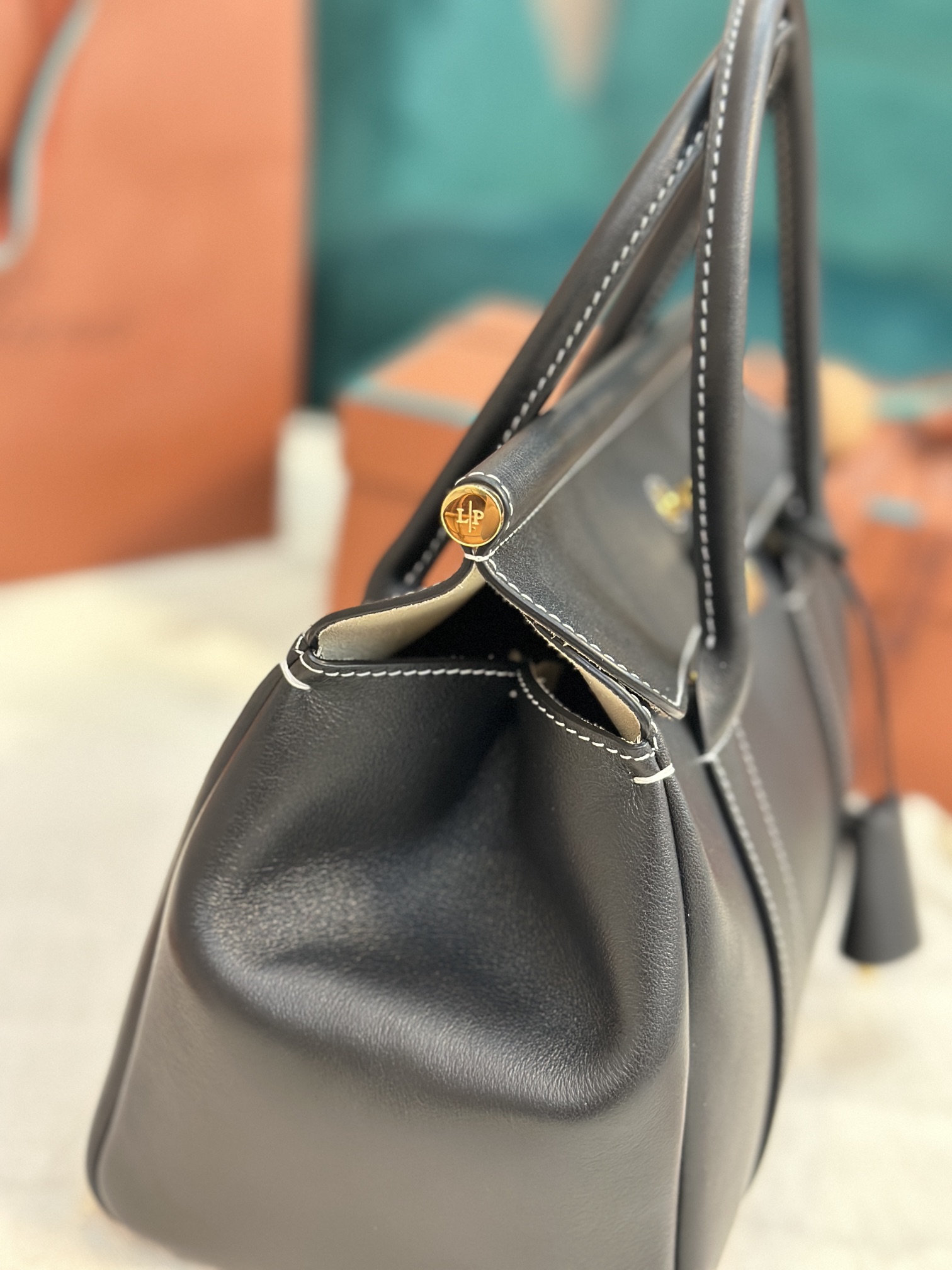 Loro Piana Loom bag L32 Smooth Calfskin Black | Loro Piana CY