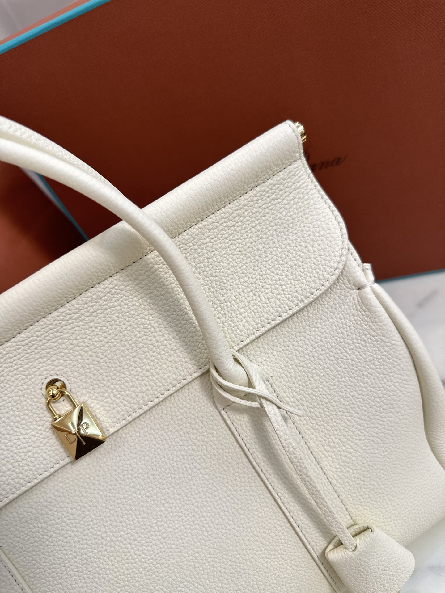 Loro Piana Loom bag L32 Grained Calfskin Whisper White | Loro Piana