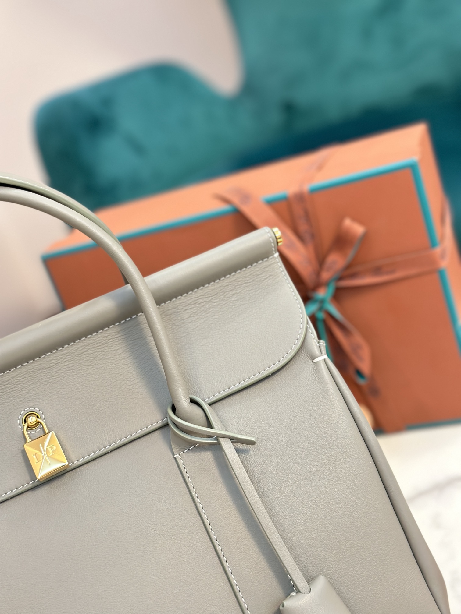 Loro Piana Loom bag L25 Calfskin Glory gray/Sun Gold | Loro Piana