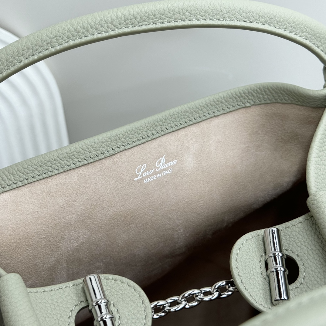 Loro Piana Small Bale bag Grained Calfskin Light Wasabi | Loro Piana