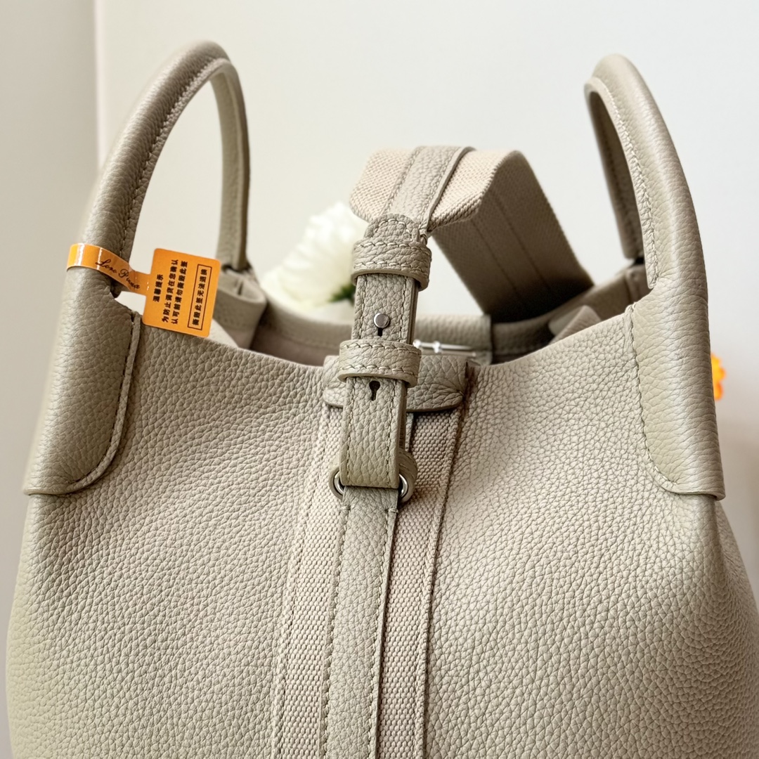 Loro Piana Large Bale bag Grained Calfskin Dust Stone |beige Loro Piana