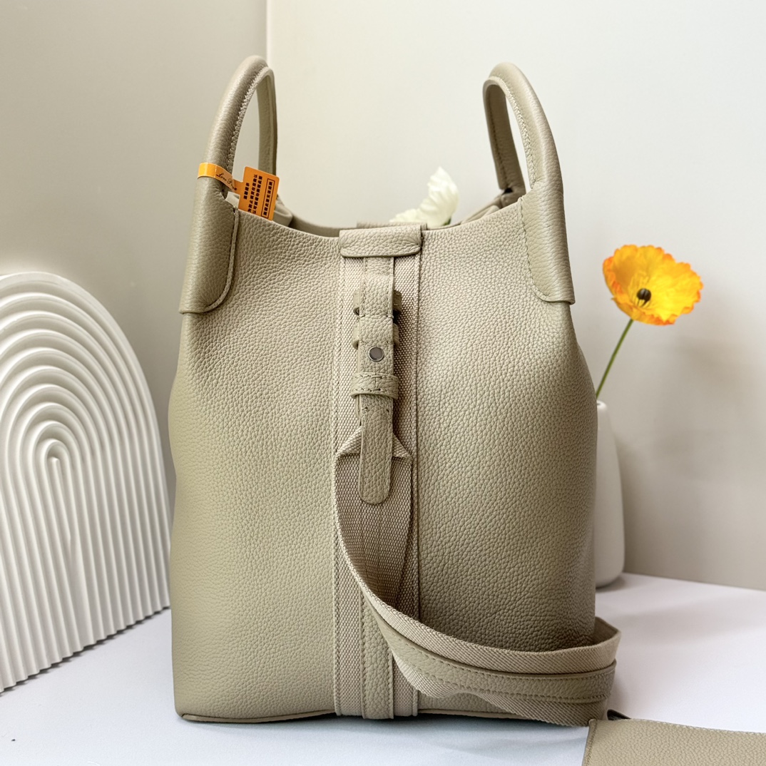 Loro Piana Large Bale bag Grained Calfskin Dust Stone |beige Loro Piana