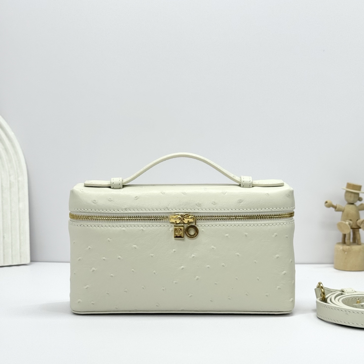 Extra pocket ostrich handbag Loro Piana White in Ostrich