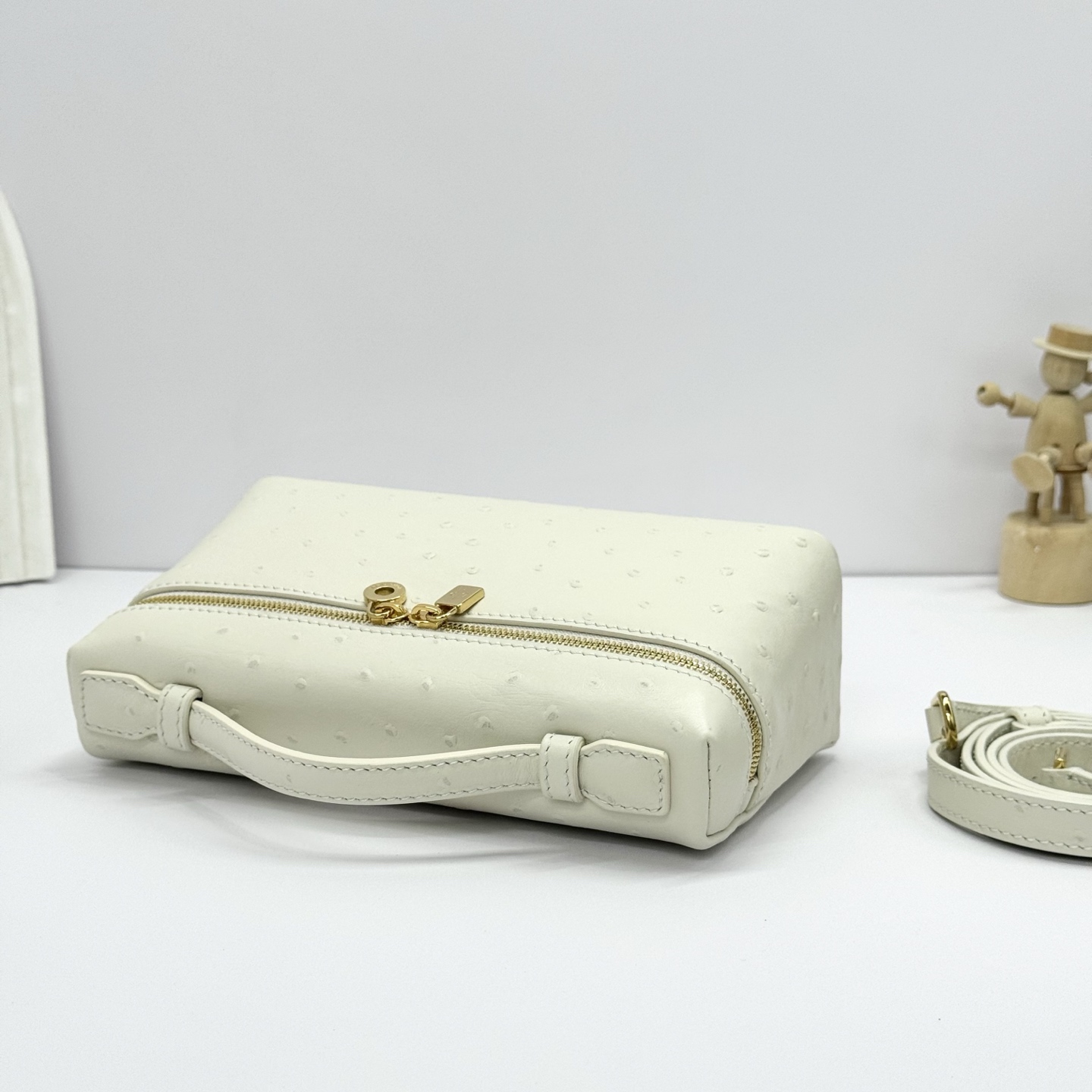 Extra pocket ostrich handbag Loro Piana White in Ostrich
